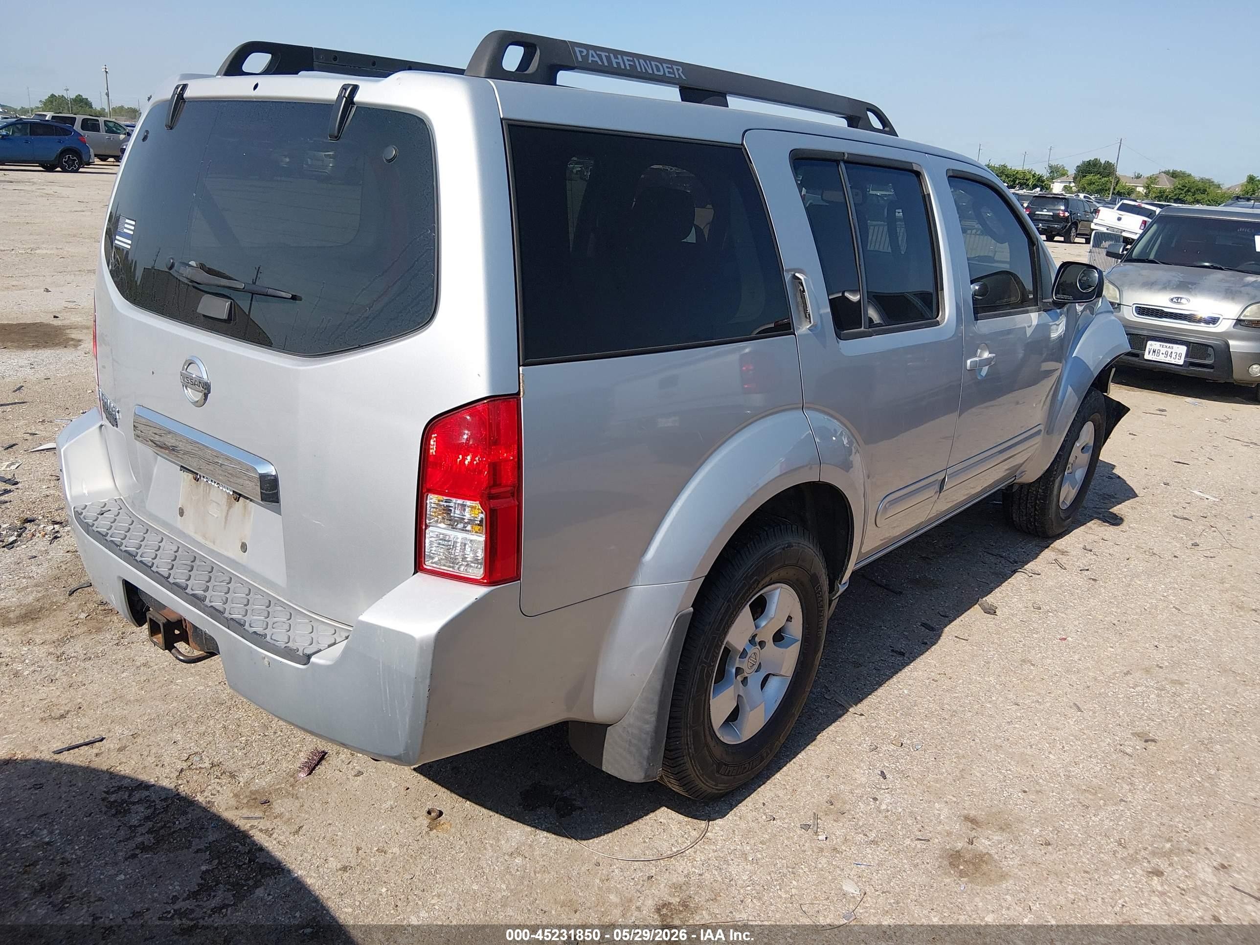 2006 Nissan Pathfinder S Silver vin: 5N1AR18UX6C658810