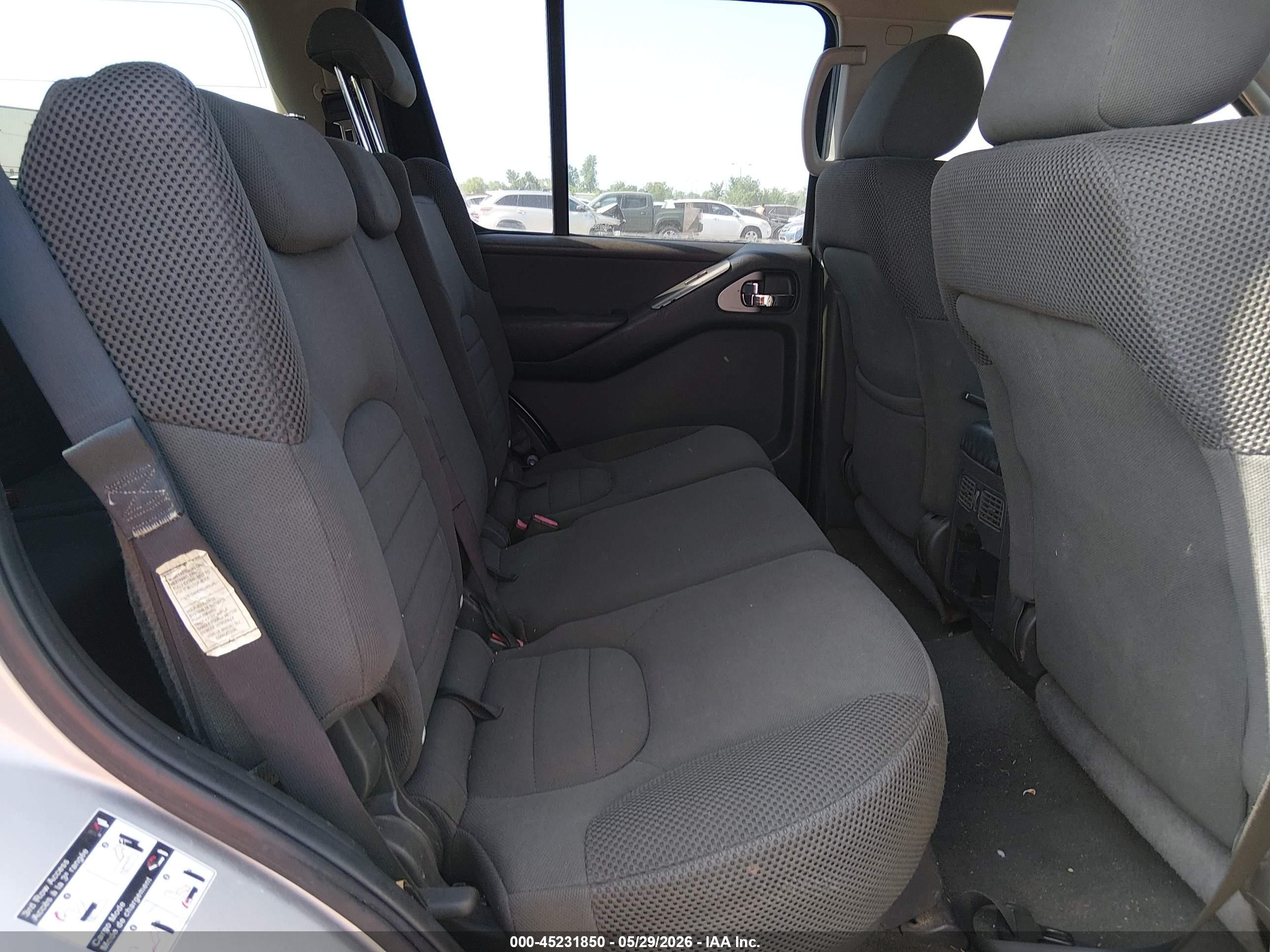 2006 Nissan Pathfinder S Silver vin: 5N1AR18UX6C658810