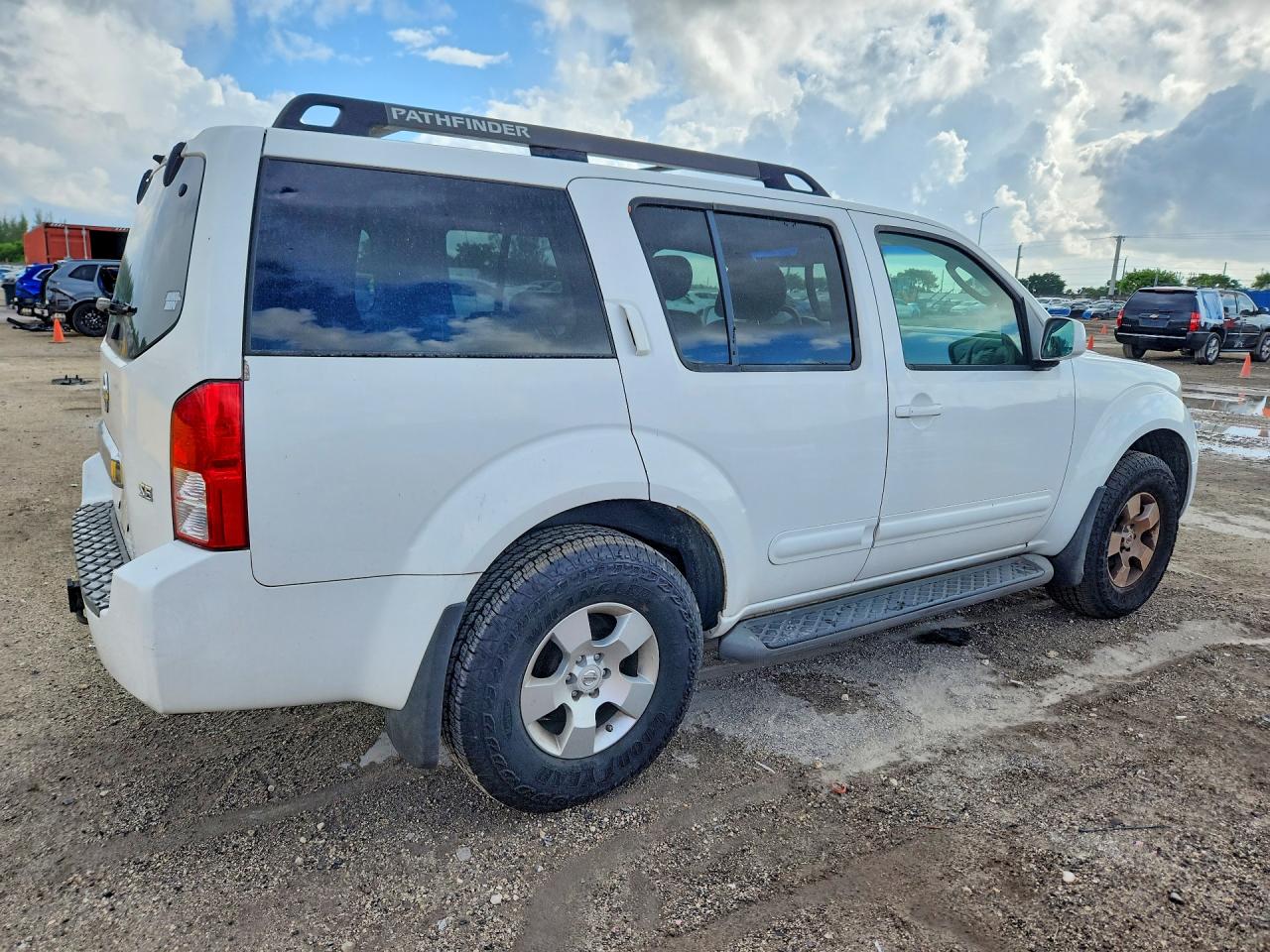 2007 Nissan Pathfinder S White vin: 5N1AR18UX7C626215