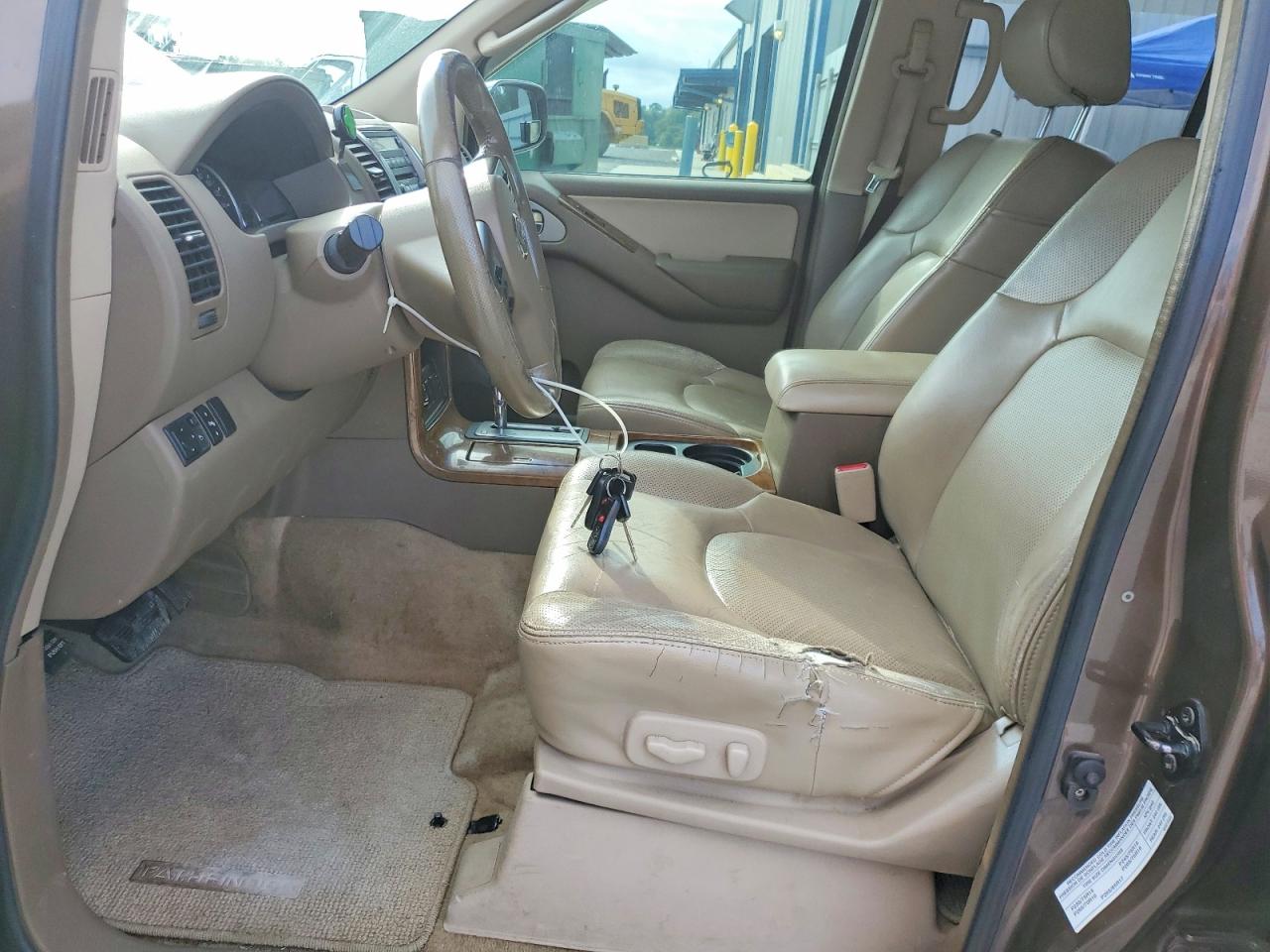2005 Nissan Pathfinder Le/se/xe Brown vin: 5N1AR18W05C716293