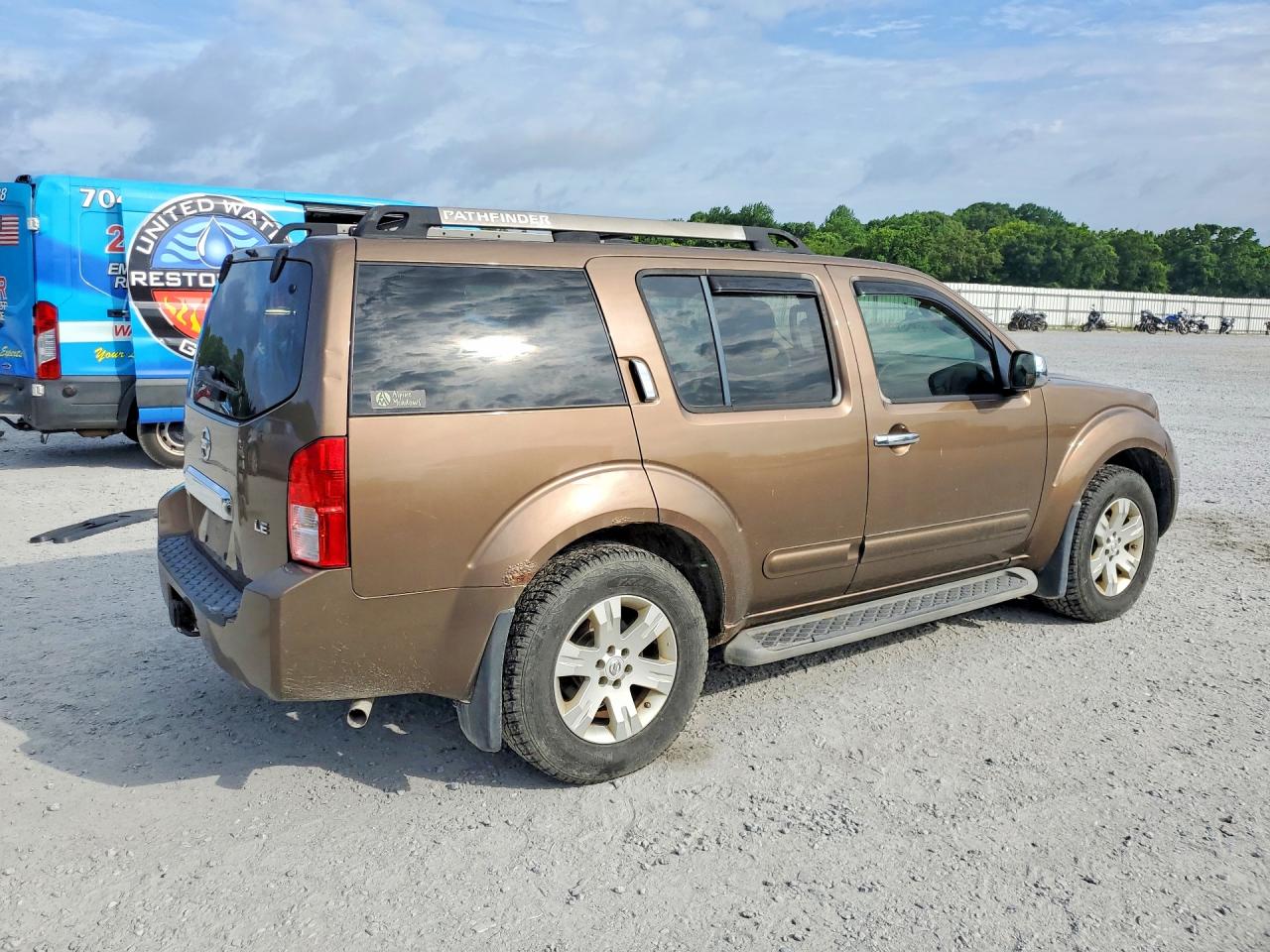 2005 Nissan Pathfinder Le/se/xe Brown vin: 5N1AR18W05C716293