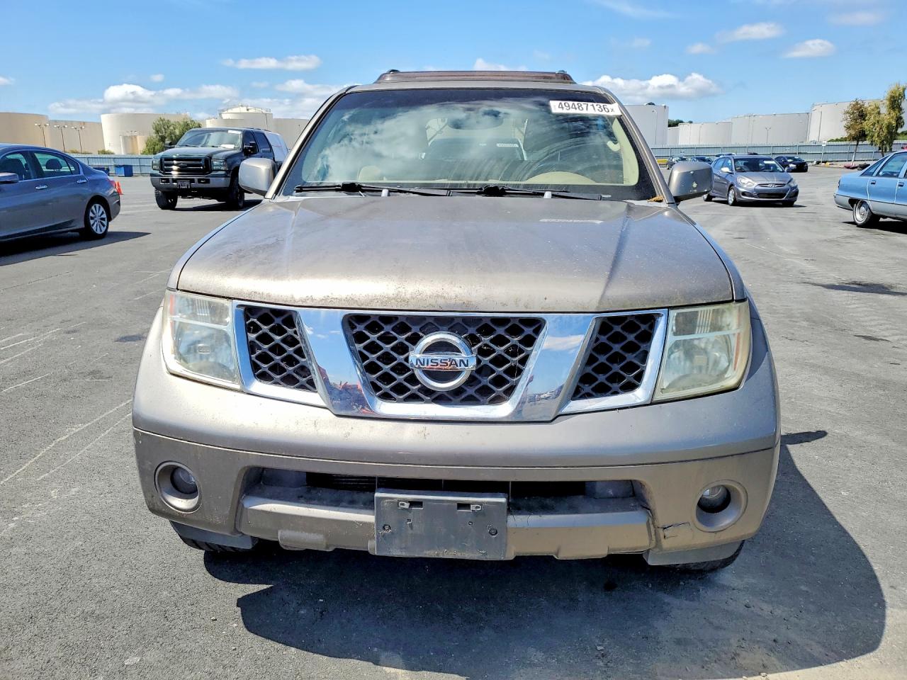 2005 Nissan Pathfinder Xe Gold vin: 5N1AR18W05C777210
