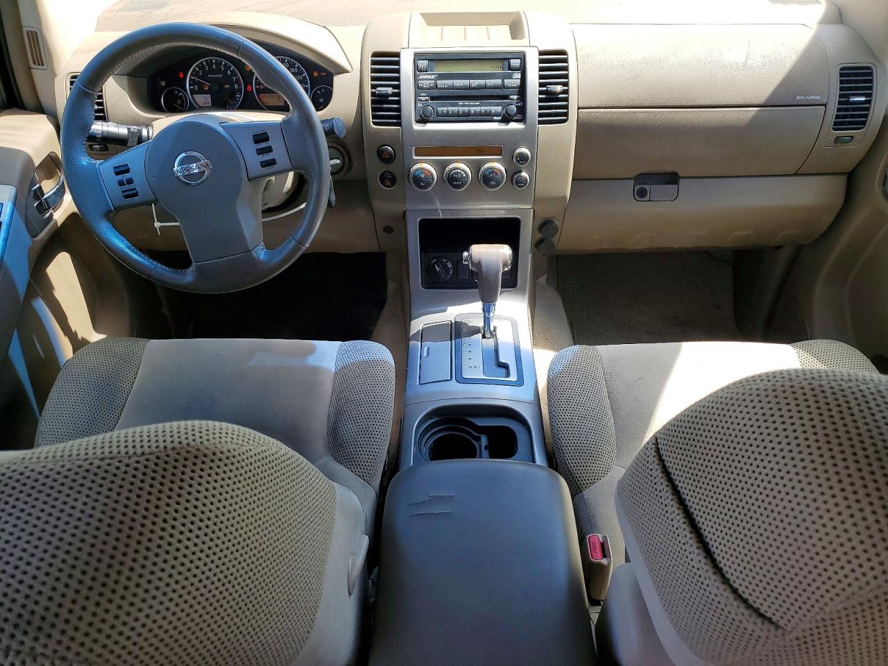 2005 Nissan Pathfinder Xe Gold vin: 5N1AR18W05C777210