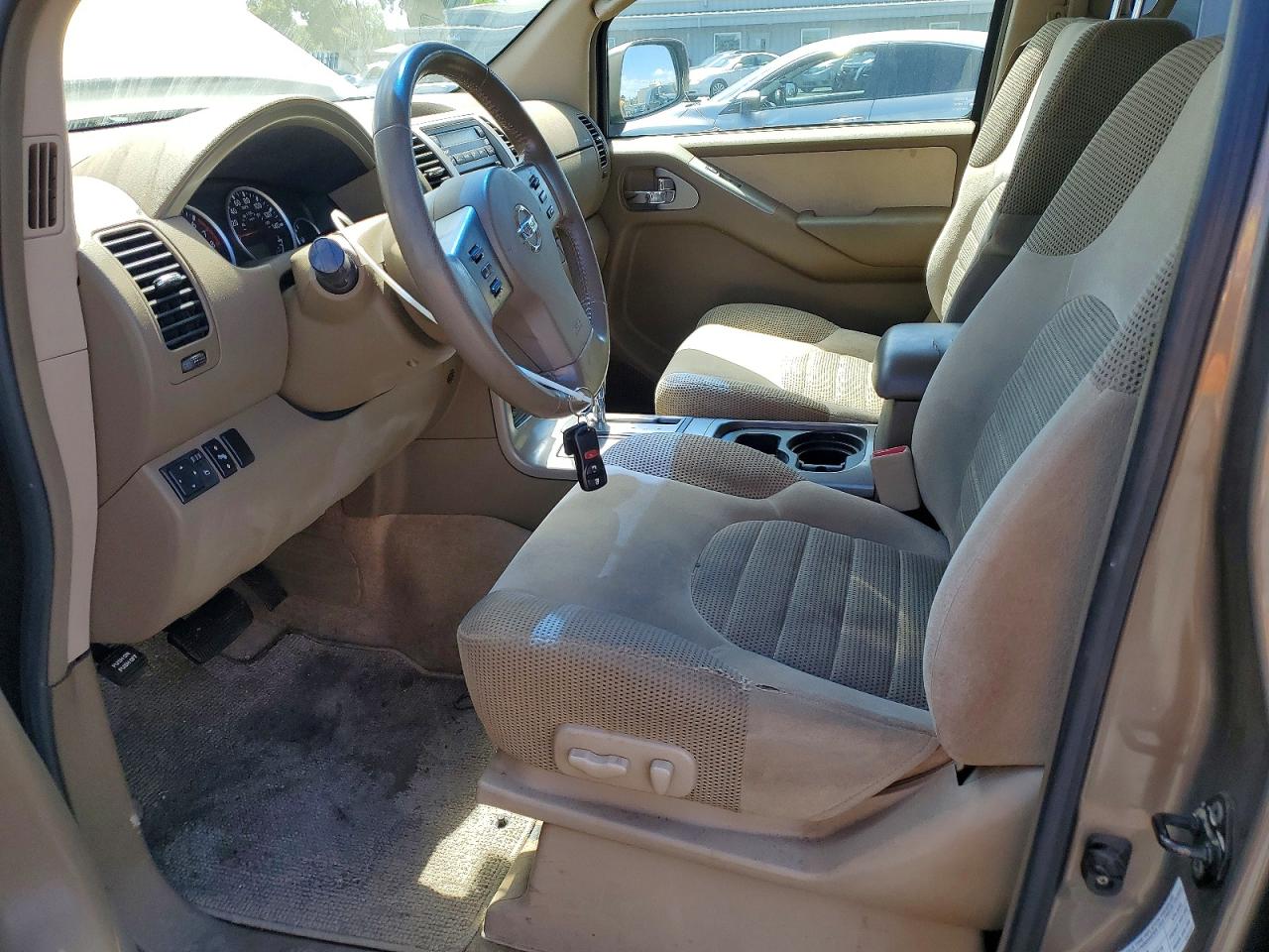 2005 Nissan Pathfinder Xe Gold vin: 5N1AR18W05C777210