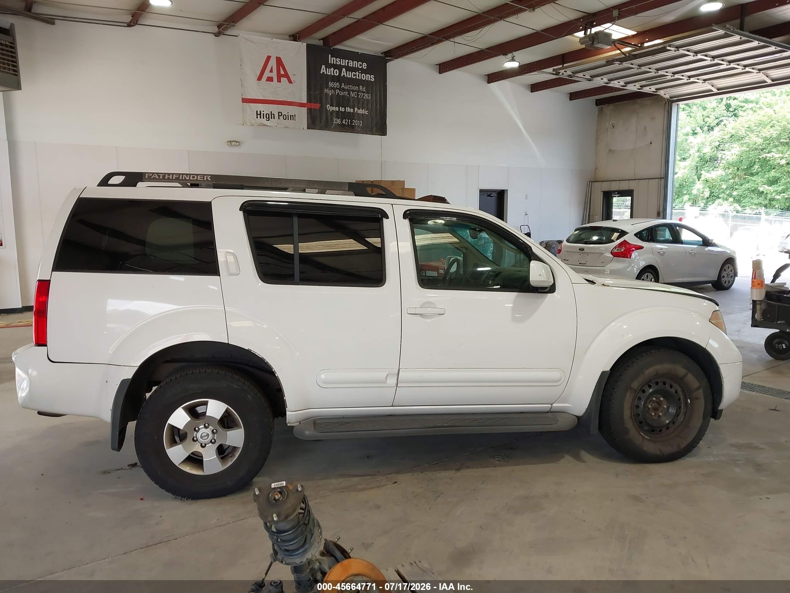 2007 Nissan Pathfinder Se White vin: 5N1AR18W07C622191