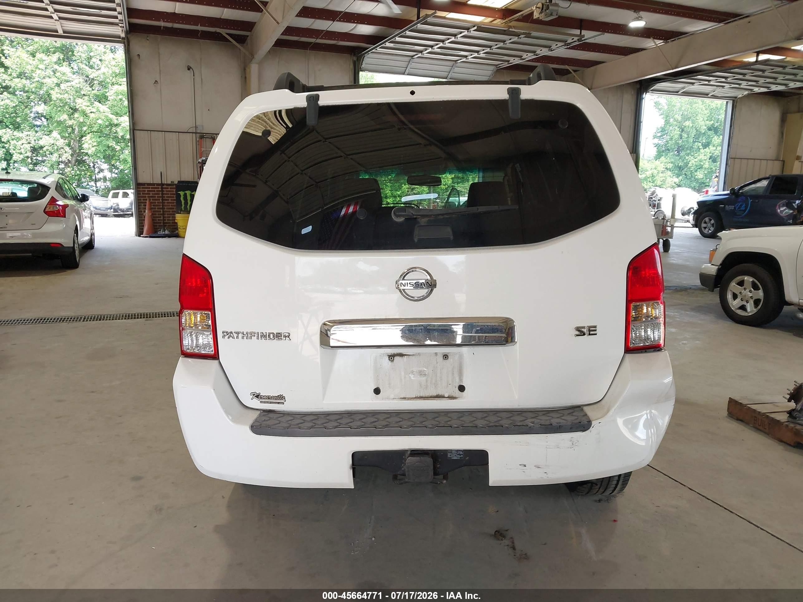 2007 Nissan Pathfinder Se White vin: 5N1AR18W07C622191