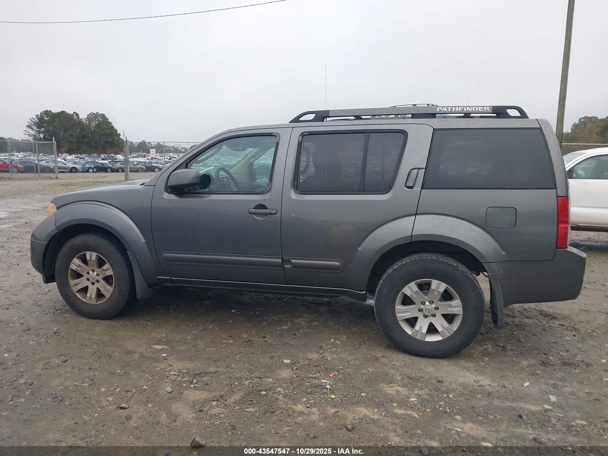2005 Nissan Pathfinder Le Gray vin: 5N1AR18W15C707215