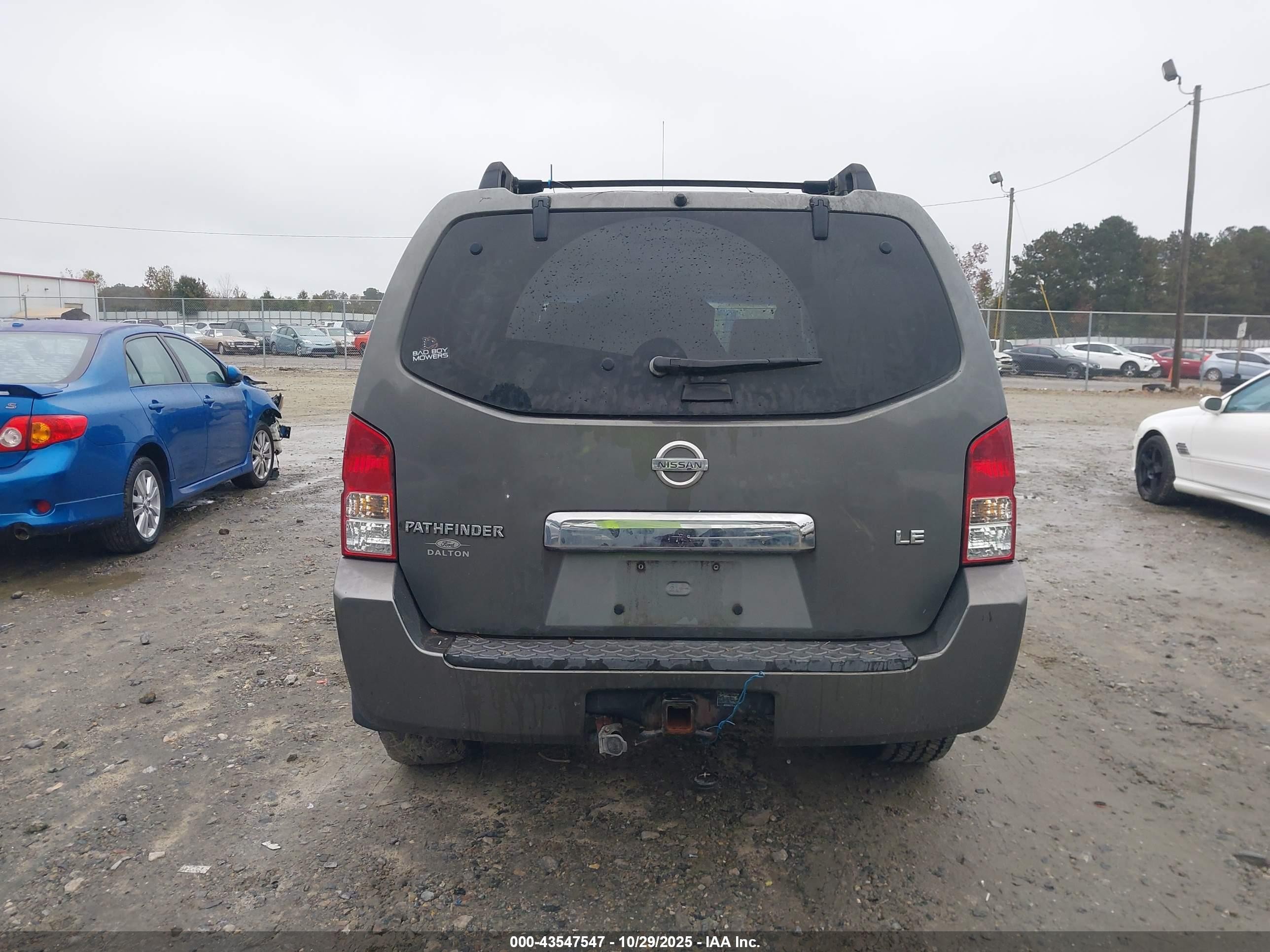 2005 Nissan Pathfinder Le Gray vin: 5N1AR18W15C707215