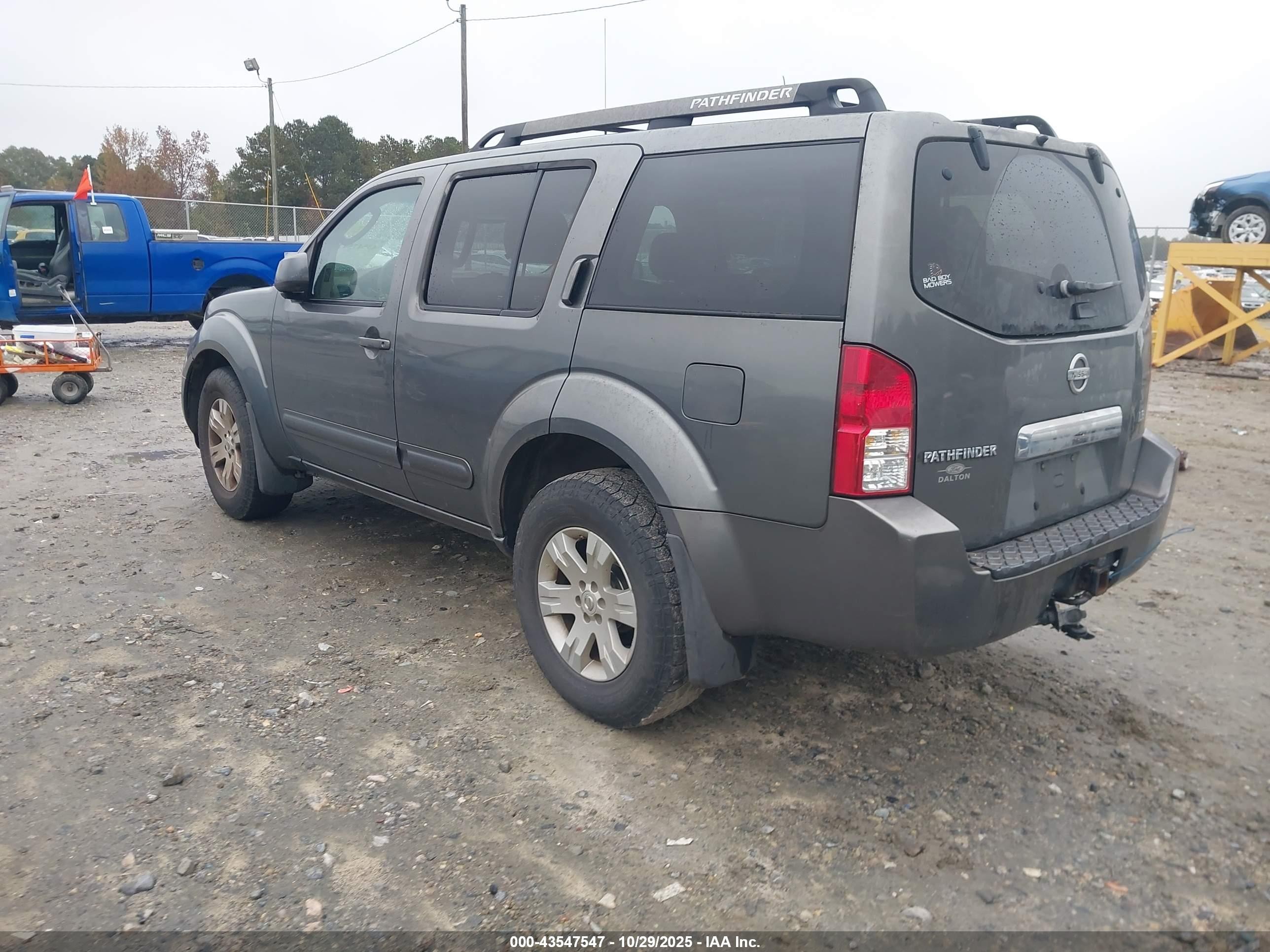 2005 Nissan Pathfinder Le Gray vin: 5N1AR18W15C707215