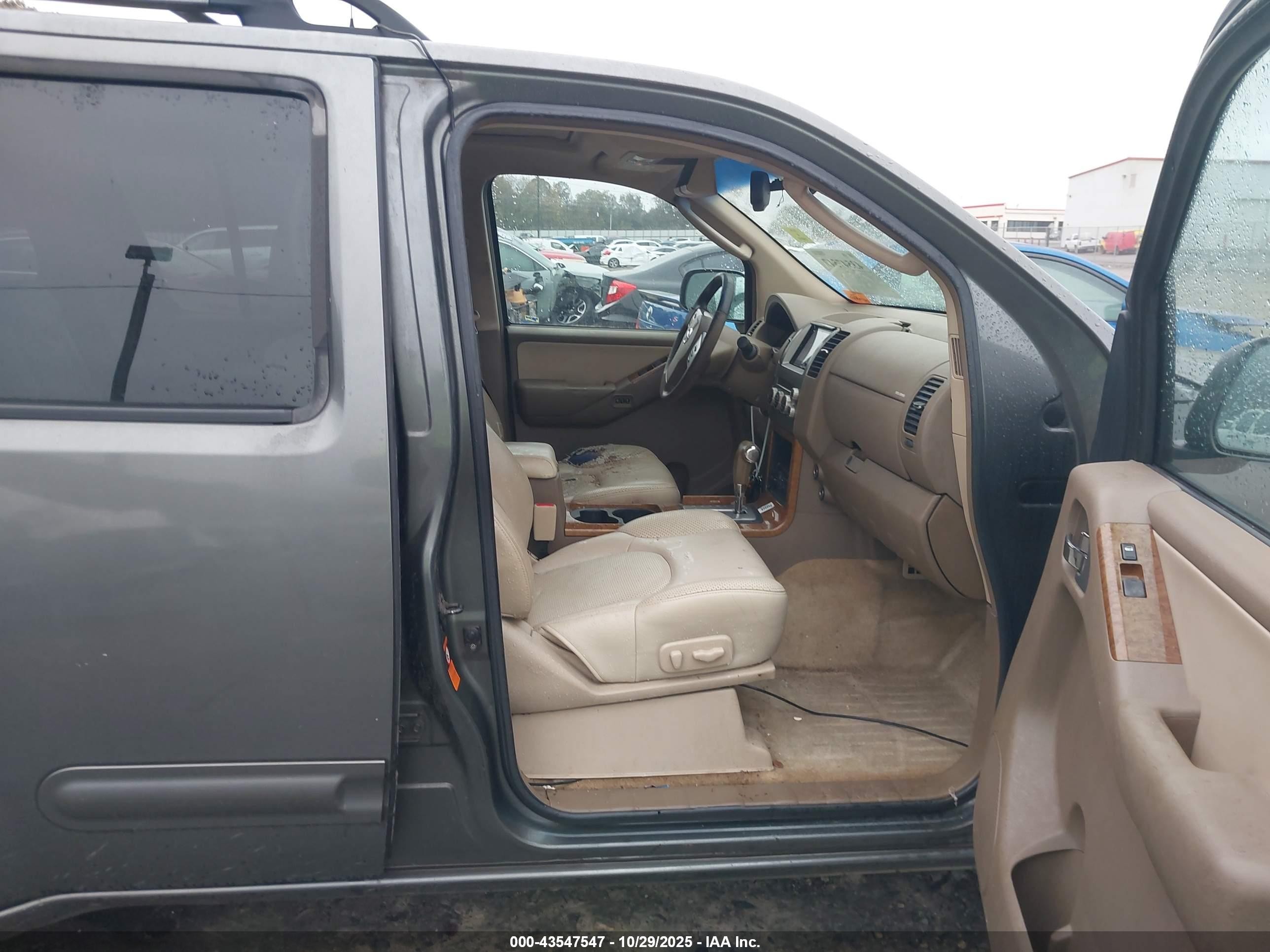 2005 Nissan Pathfinder Le Gray vin: 5N1AR18W15C707215