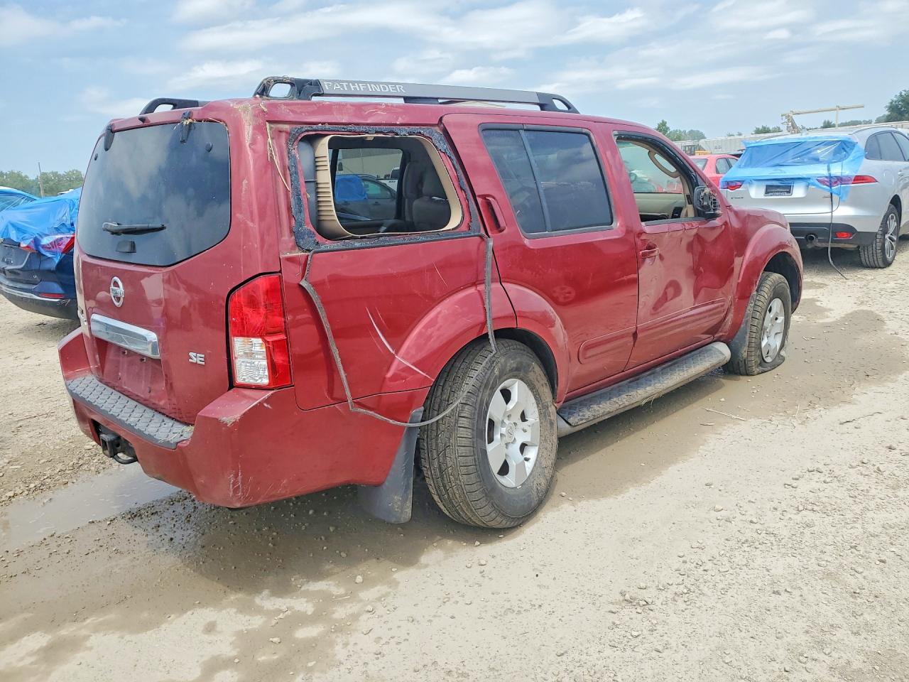 2005 Nissan Pathfinder Xe Red vin: 5N1AR18W15C765938