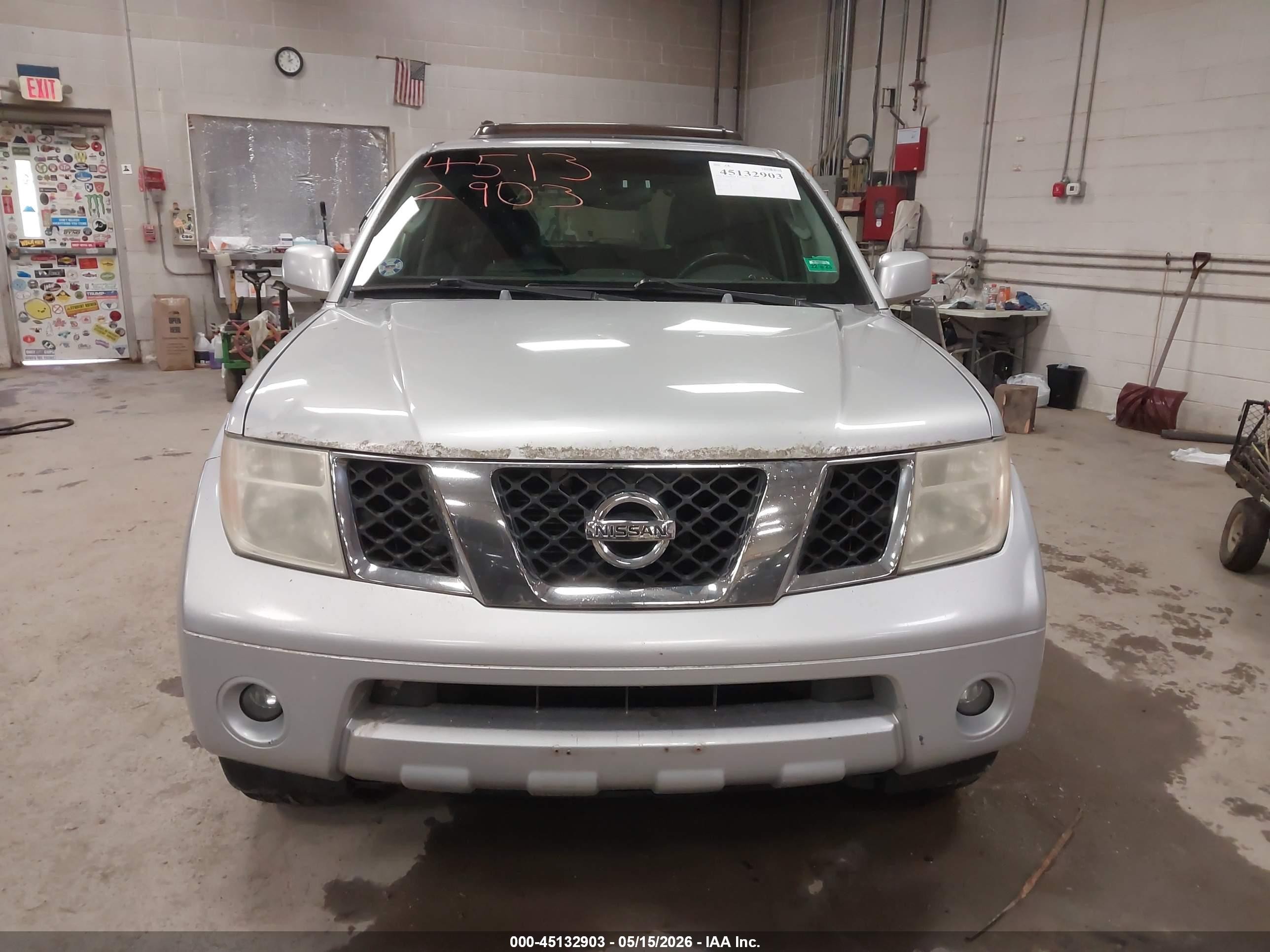 2005 Nissan Pathfinder Le Silver vin: 5N1AR18W15C780679