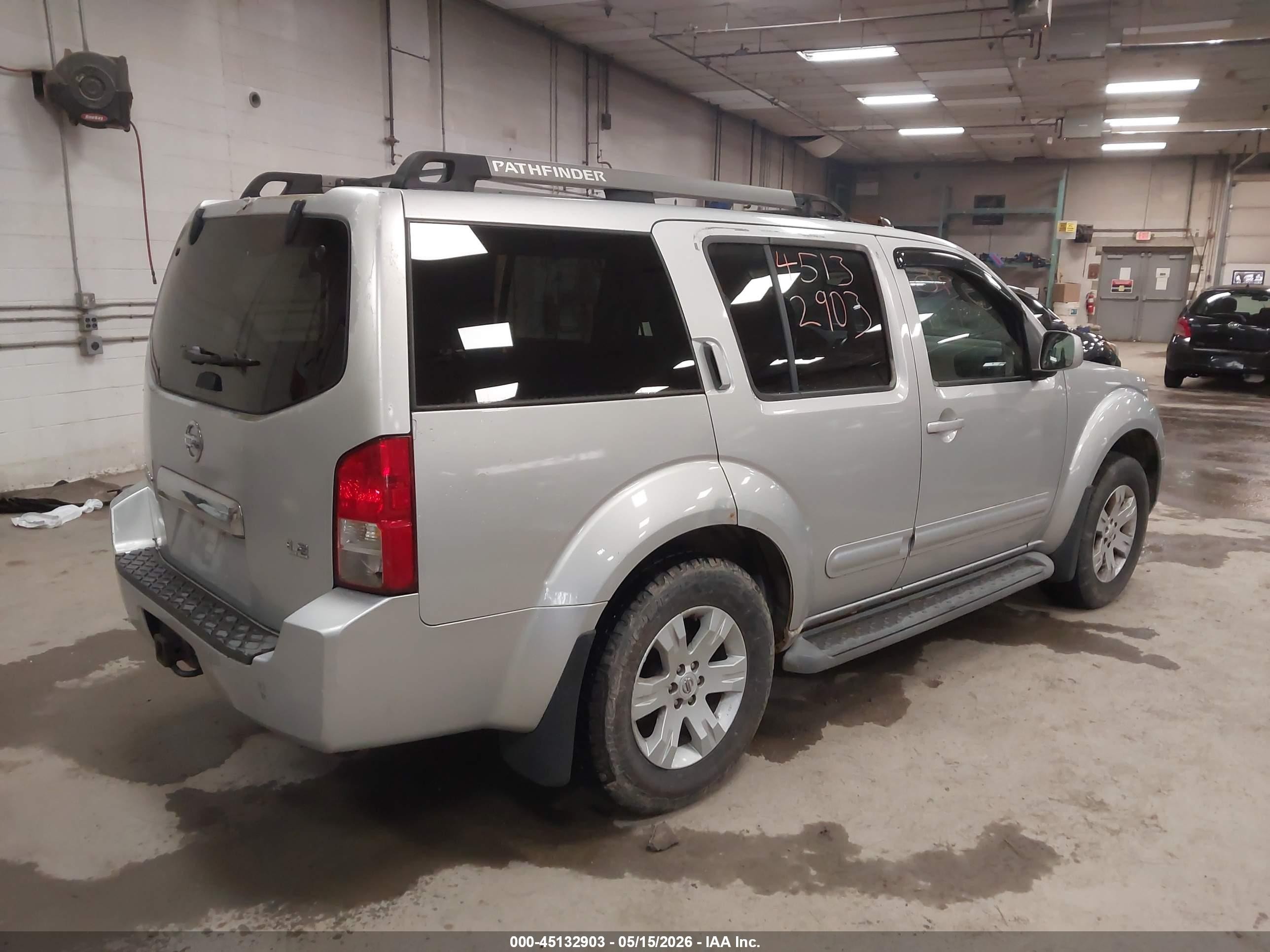 2005 Nissan Pathfinder Le Silver vin: 5N1AR18W15C780679