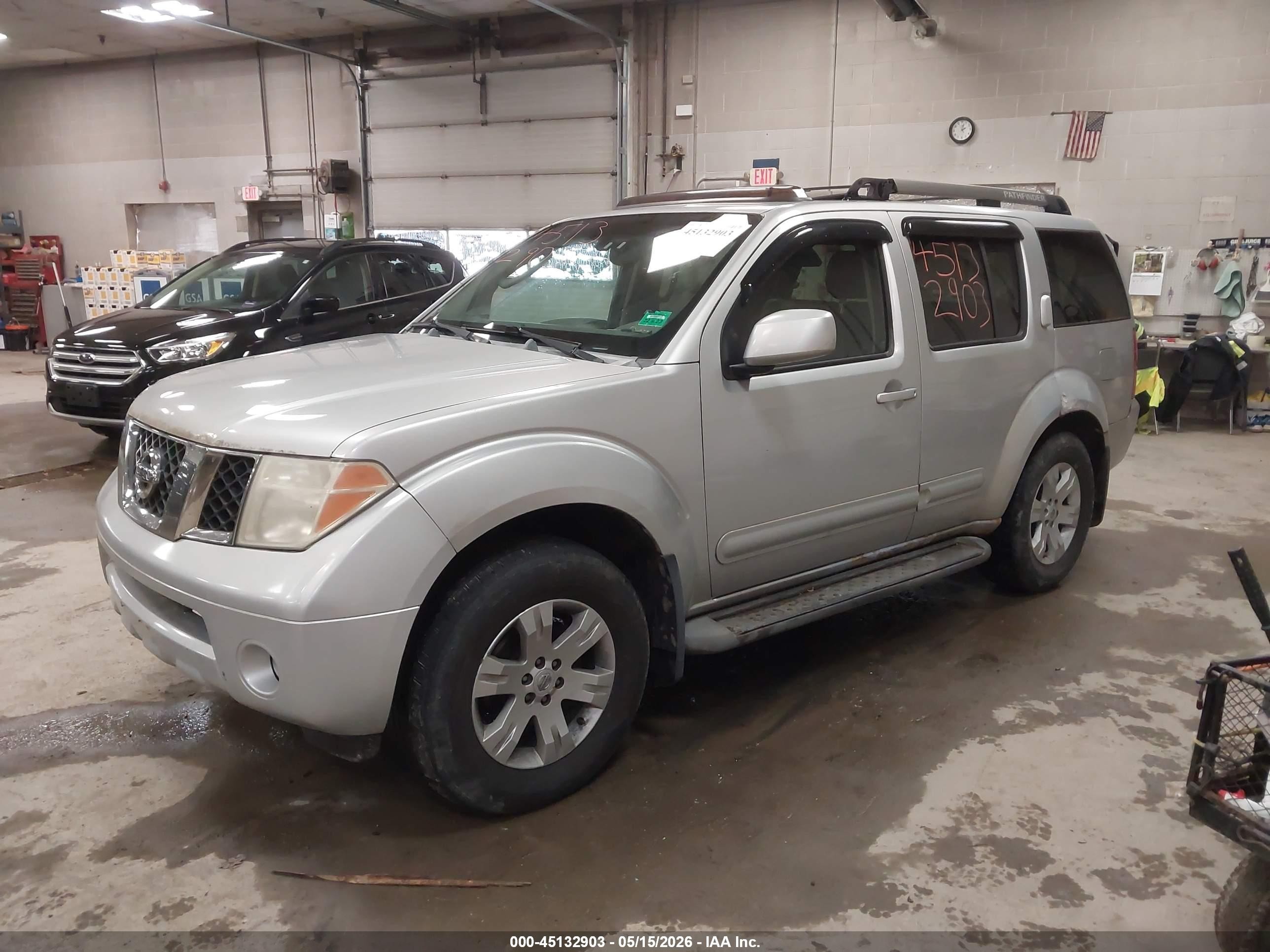 2005 Nissan Pathfinder Le Silver vin: 5N1AR18W15C780679