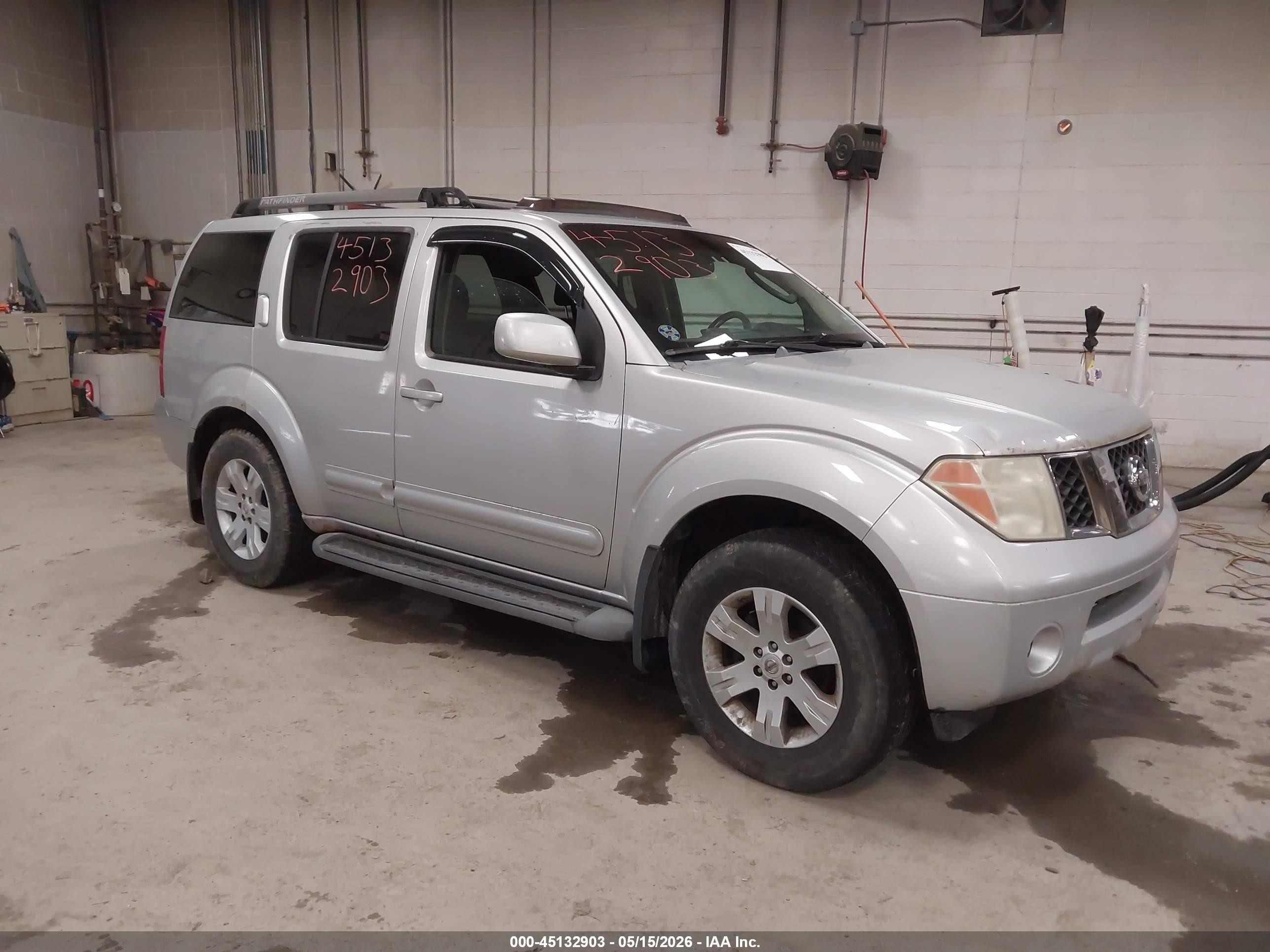 2005 Nissan Pathfinder Le Silver vin: 5N1AR18W15C780679