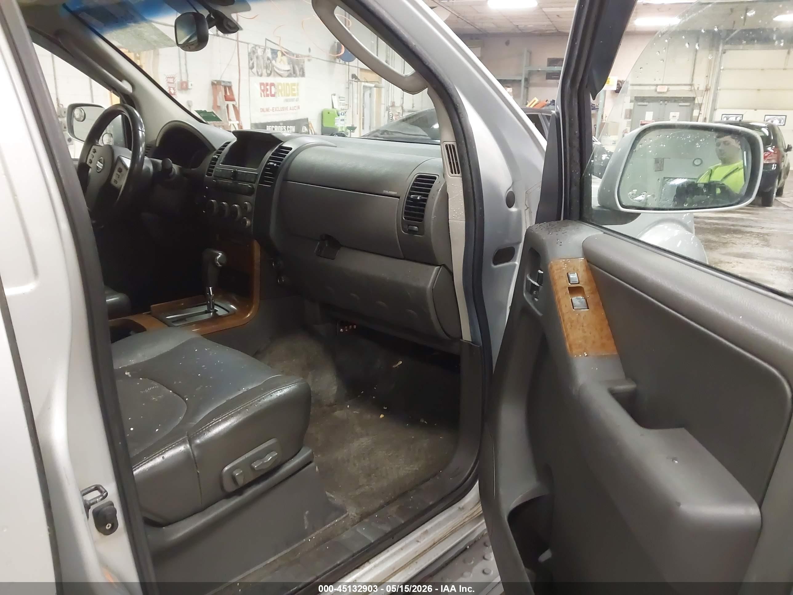 2005 Nissan Pathfinder Le Silver vin: 5N1AR18W15C780679