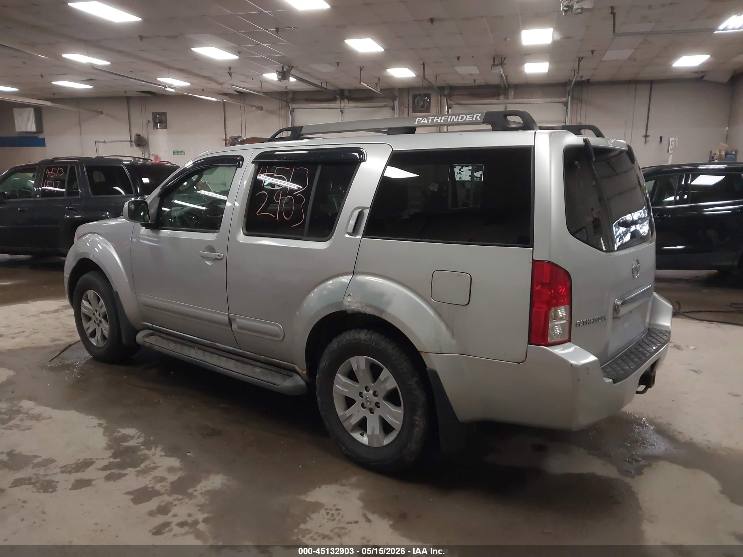 2005 Nissan Pathfinder Le Silver vin: 5N1AR18W15C780679