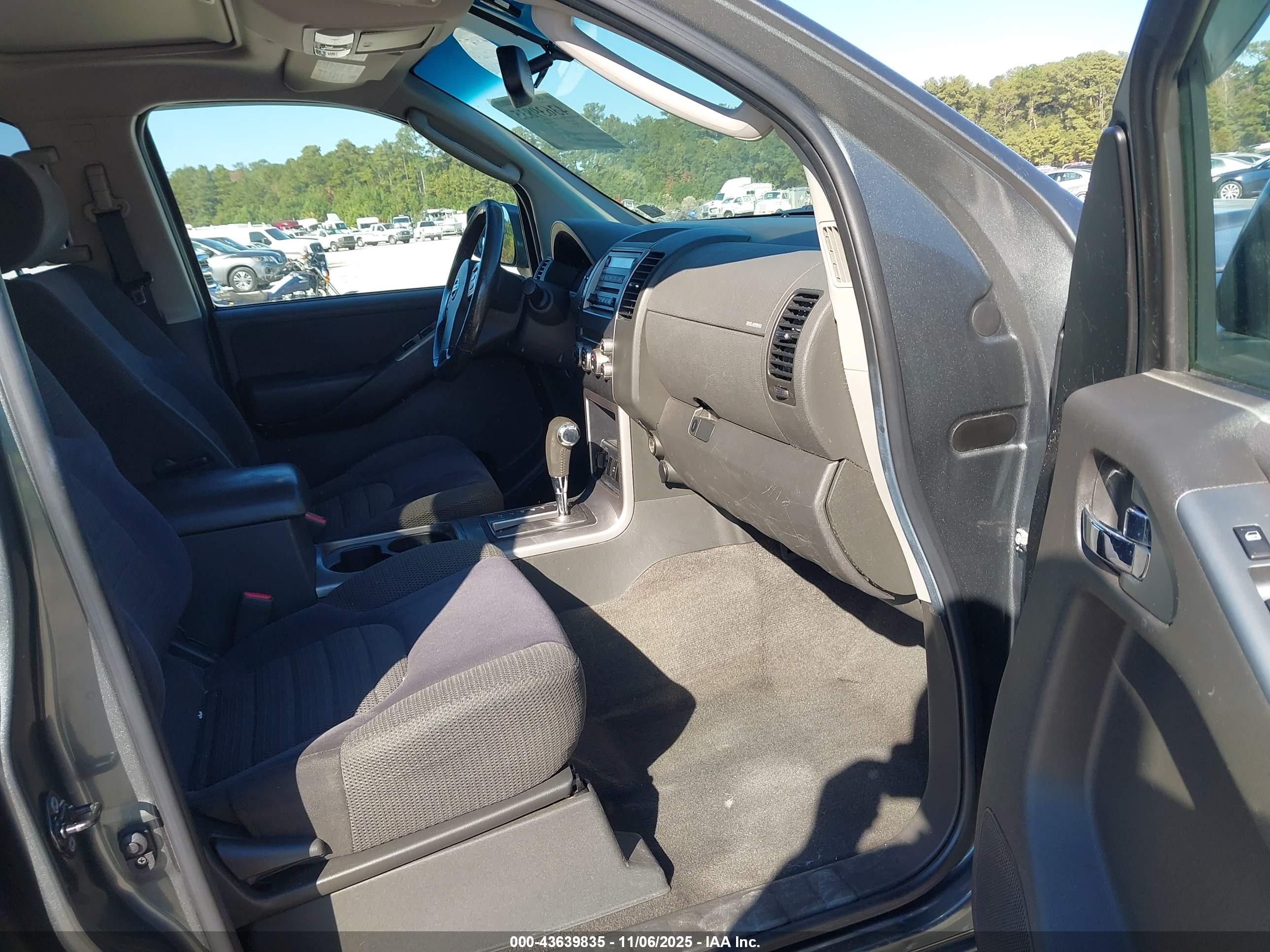 2006 Nissan Pathfinder Se Gray vin: 5N1AR18W16C608945