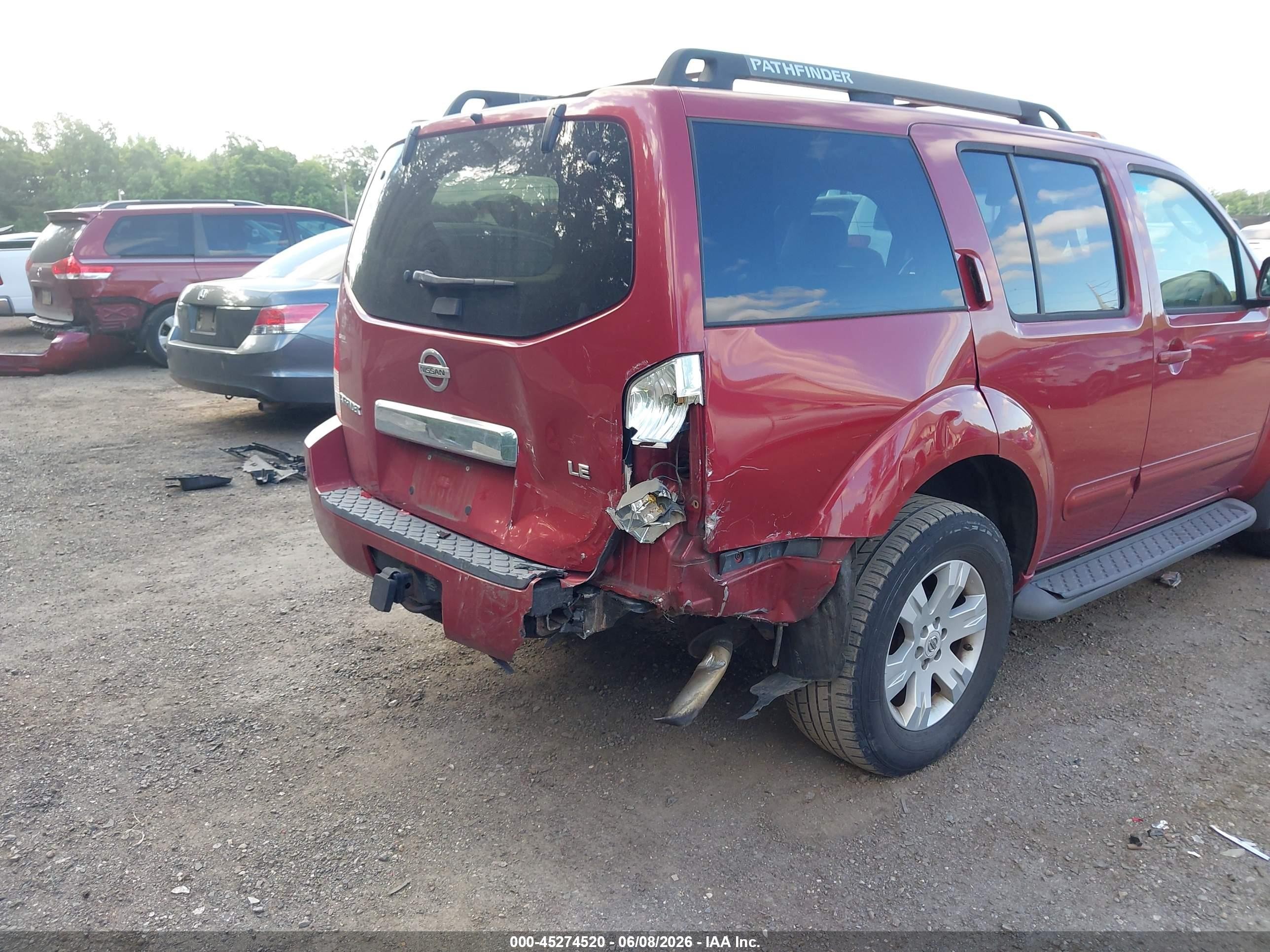 2006 Nissan Pathfinder Le Red vin: 5N1AR18W16C642688