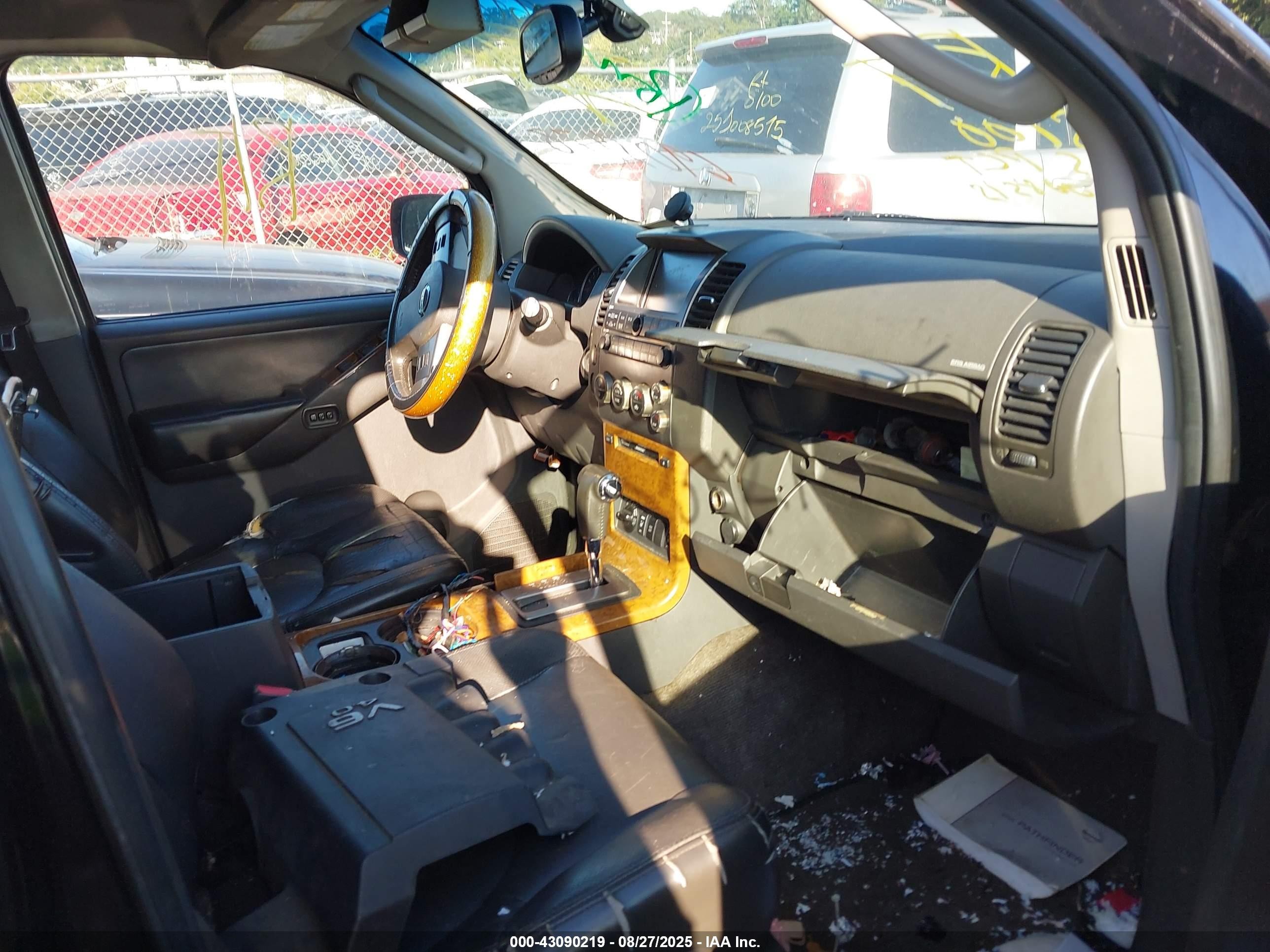 2005 Nissan Pathfinder Le Black vin: 5N1AR18W25C718160