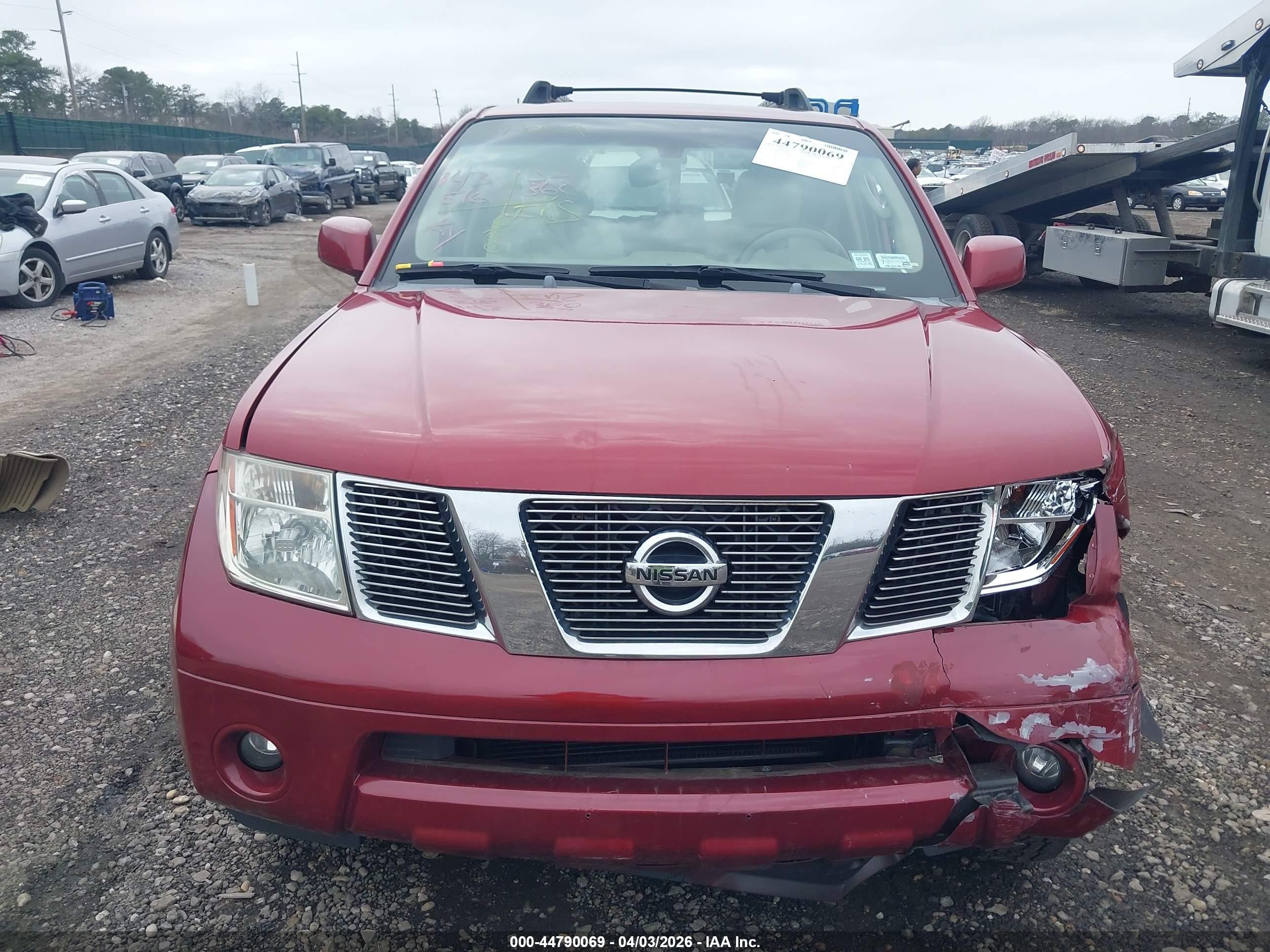 2005 Nissan Pathfinder Le Red vin: 5N1AR18W25C737209