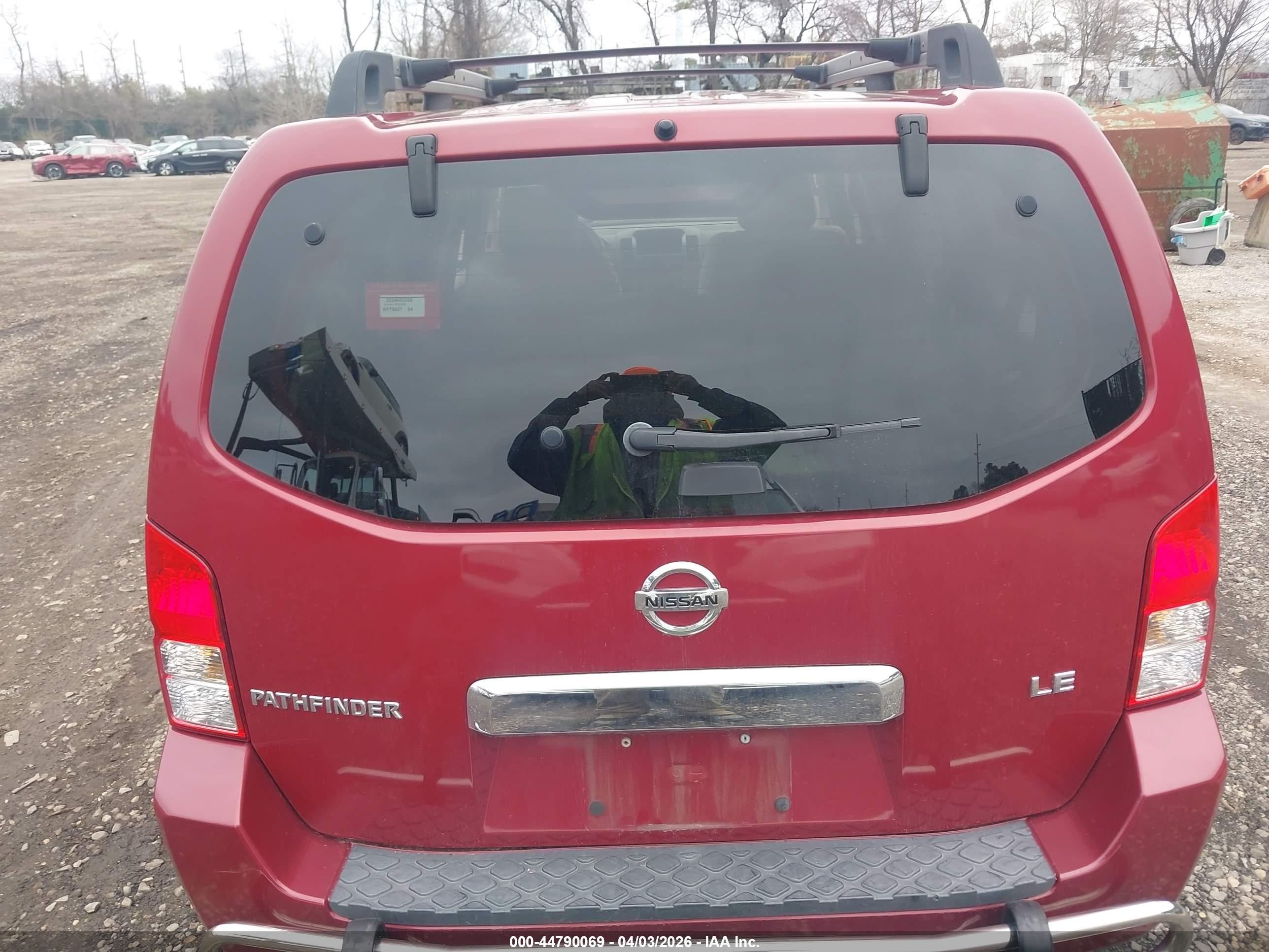2005 Nissan Pathfinder Le Red vin: 5N1AR18W25C737209