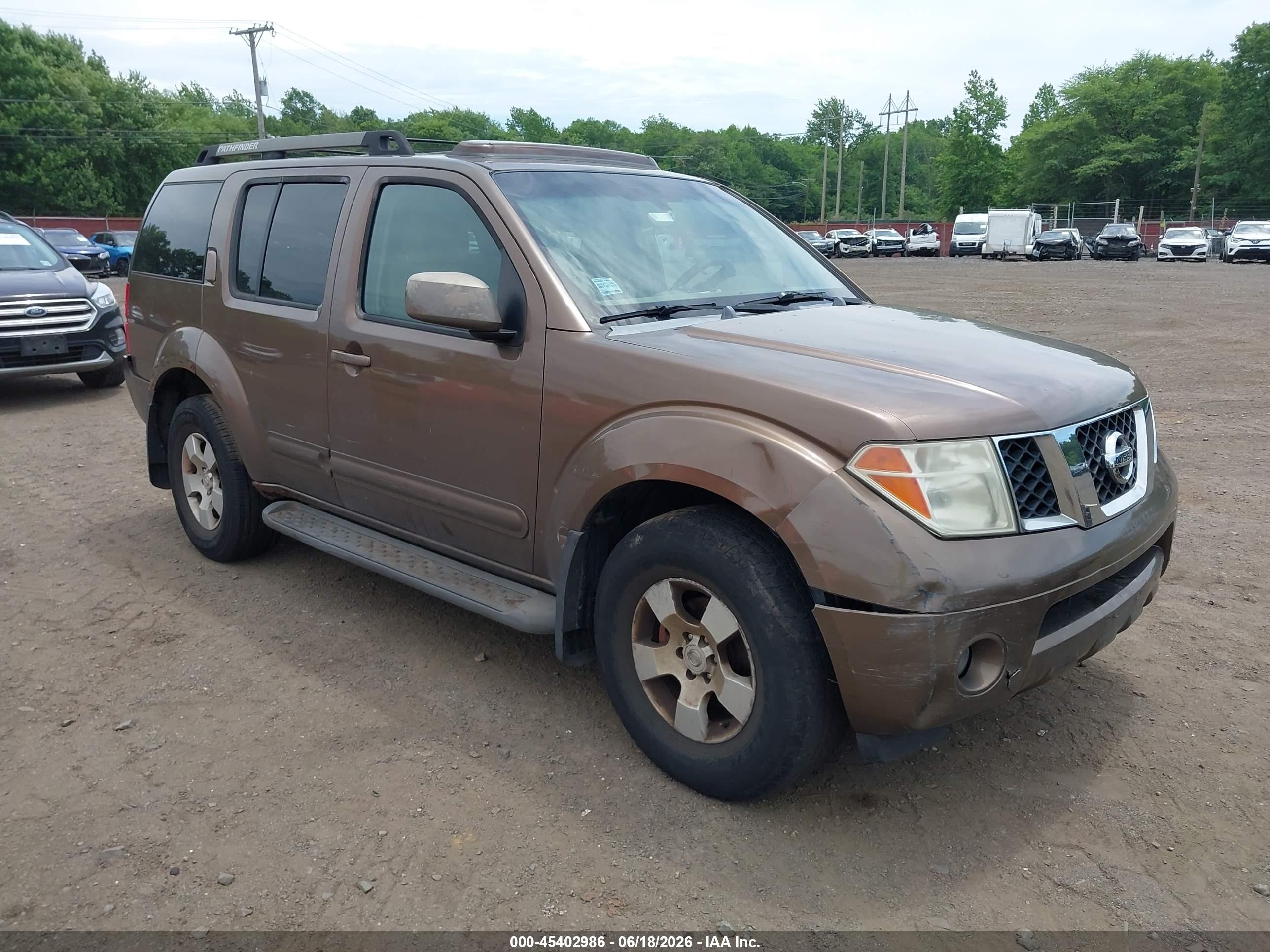 2005 Nissan Pathfinder Se Brown vin: 5N1AR18W25C751045