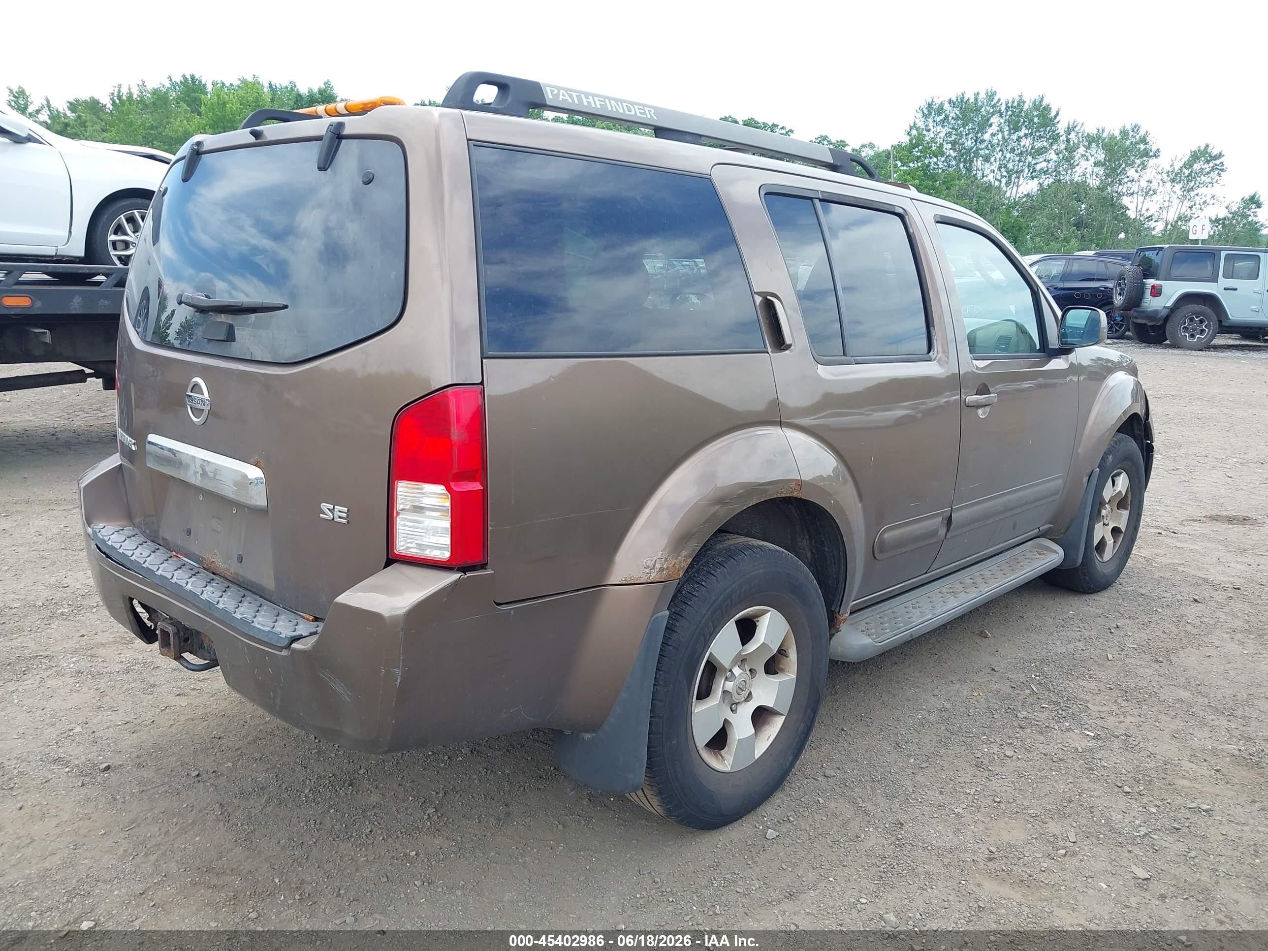 2005 Nissan Pathfinder Se Brown vin: 5N1AR18W25C751045