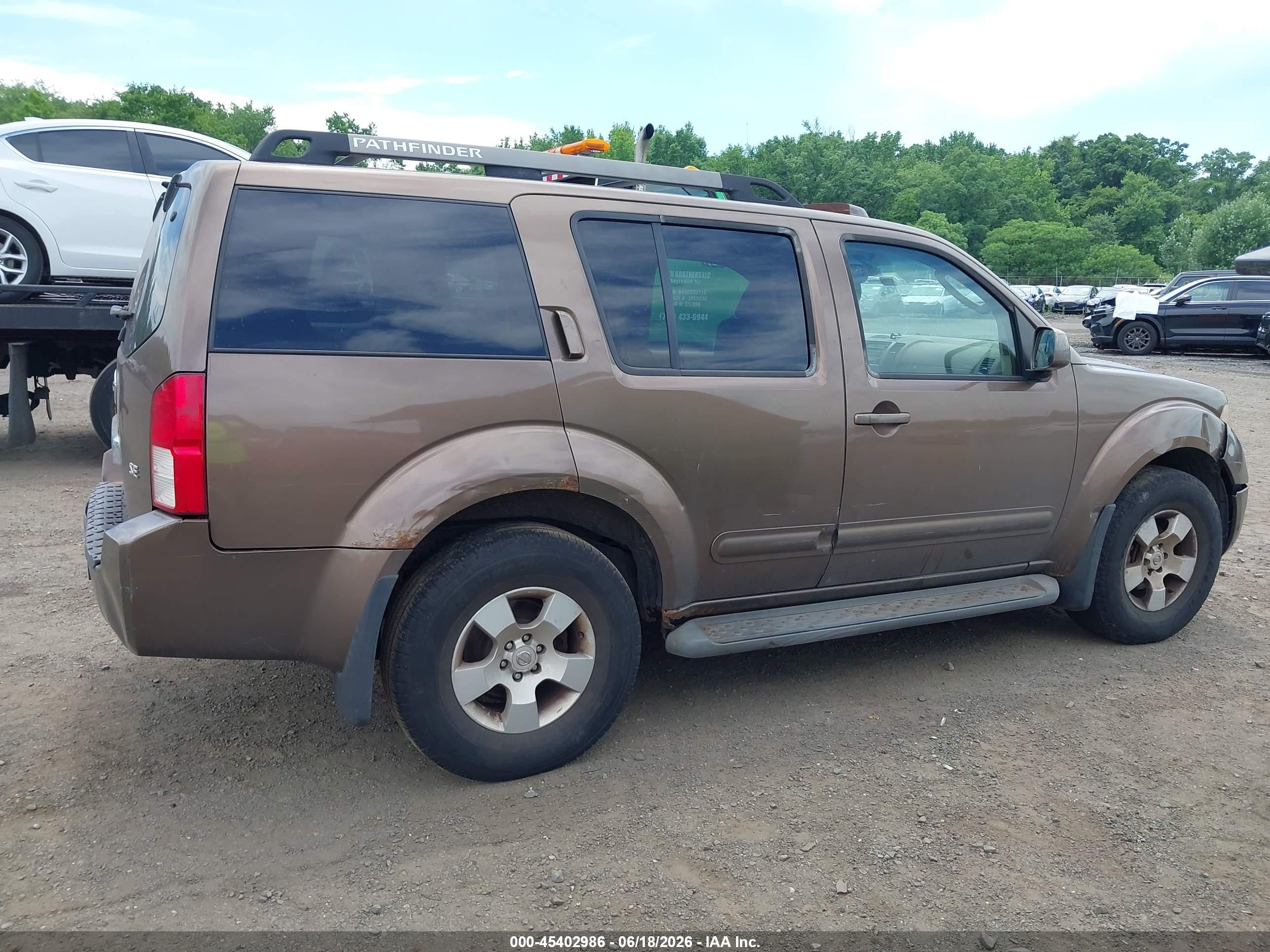 2005 Nissan Pathfinder Se Brown vin: 5N1AR18W25C751045