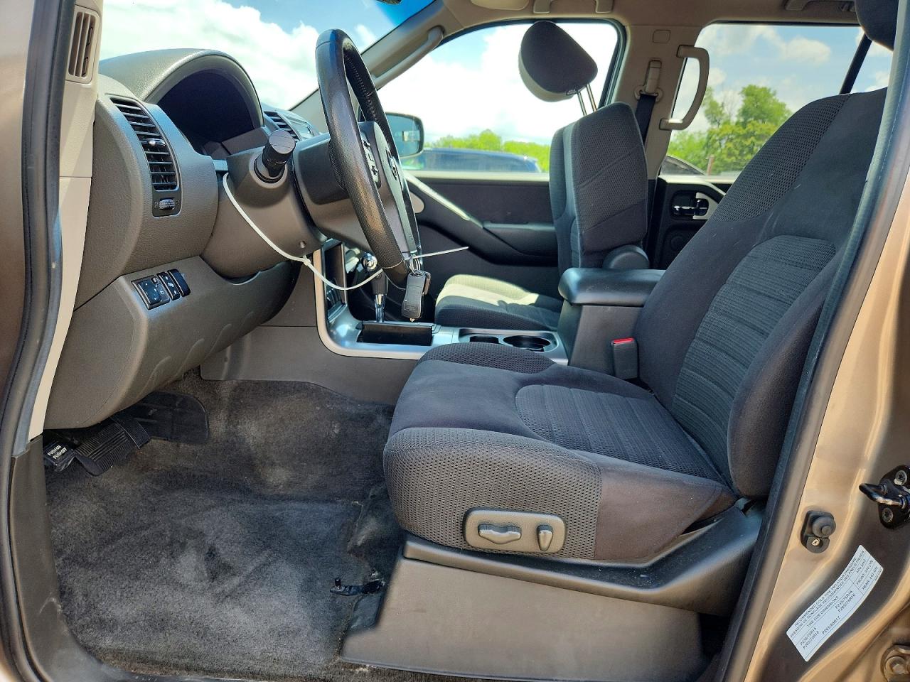 2005 Nissan Pathfinder Le/se/xe Tan vin: 5N1AR18W25C770212