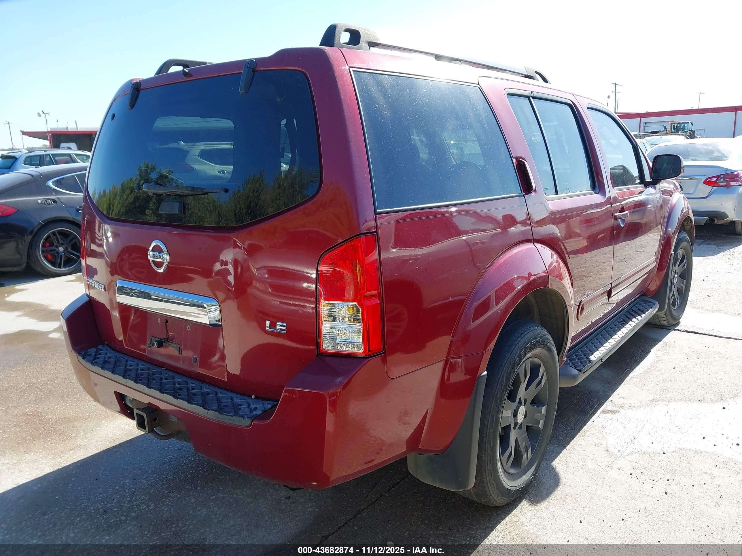 2006 Nissan Pathfinder Le Maroon vin: 5N1AR18W26C616567
