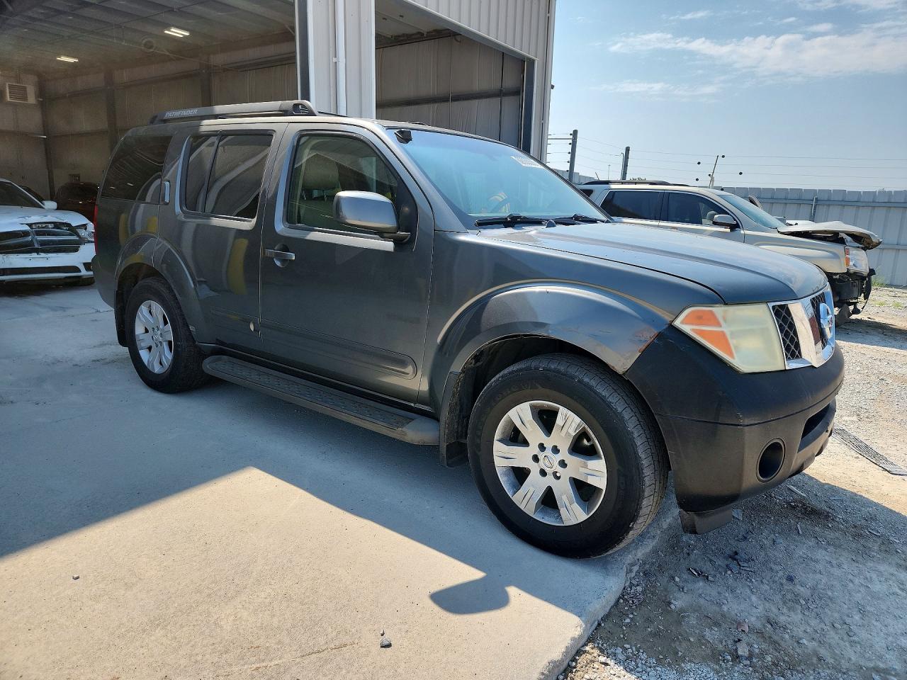 2005 Nissan Pathfinder Xe Tan vin: 5N1AR18W35C702341
