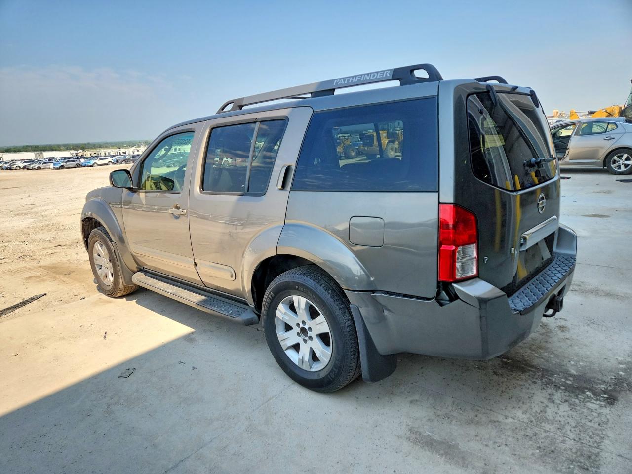 2005 Nissan Pathfinder Xe Tan vin: 5N1AR18W35C702341