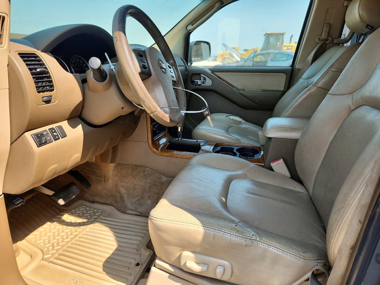 2005 Nissan Pathfinder Xe Tan vin: 5N1AR18W35C702341