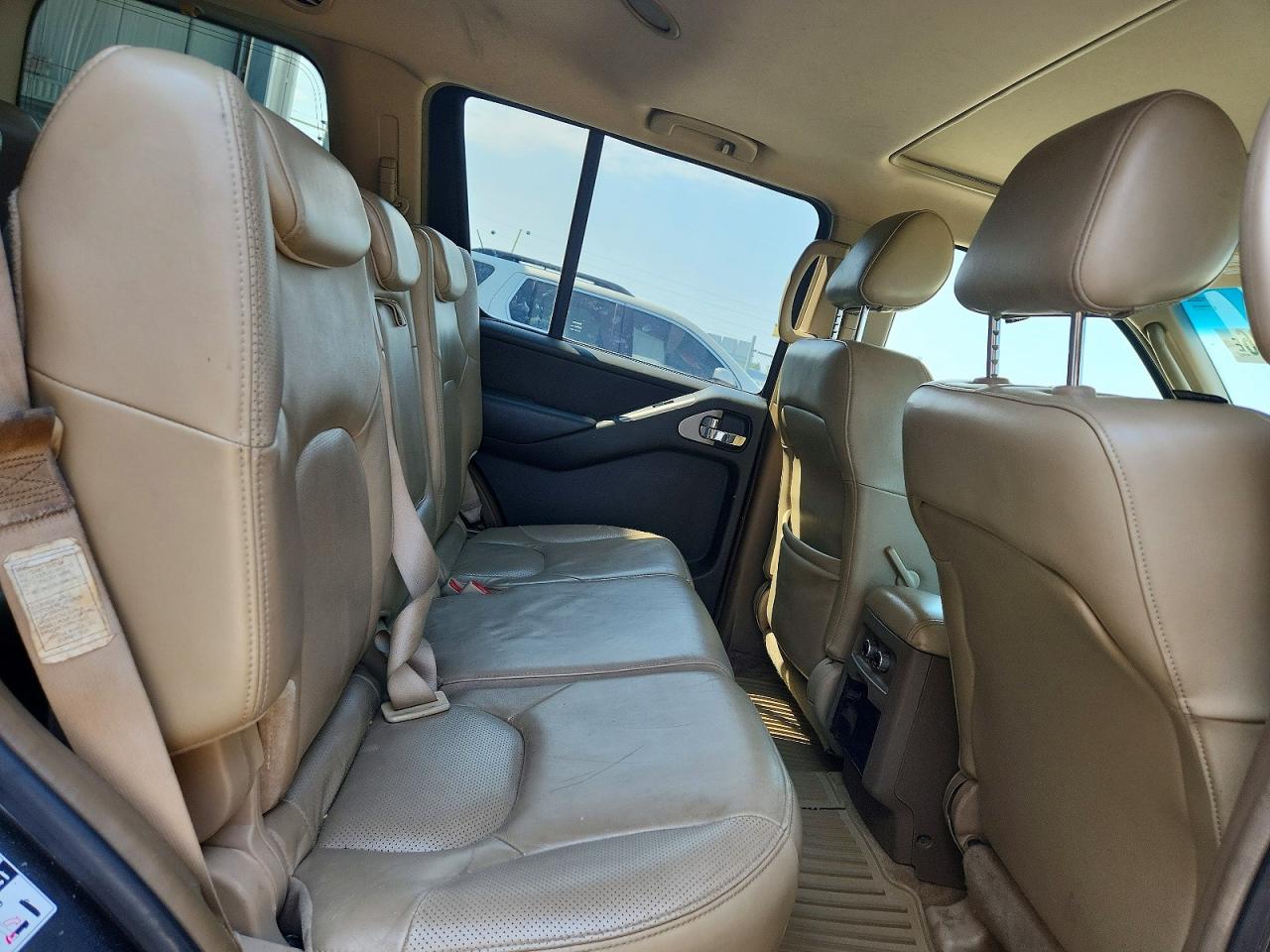 2005 Nissan Pathfinder Xe Tan vin: 5N1AR18W35C702341