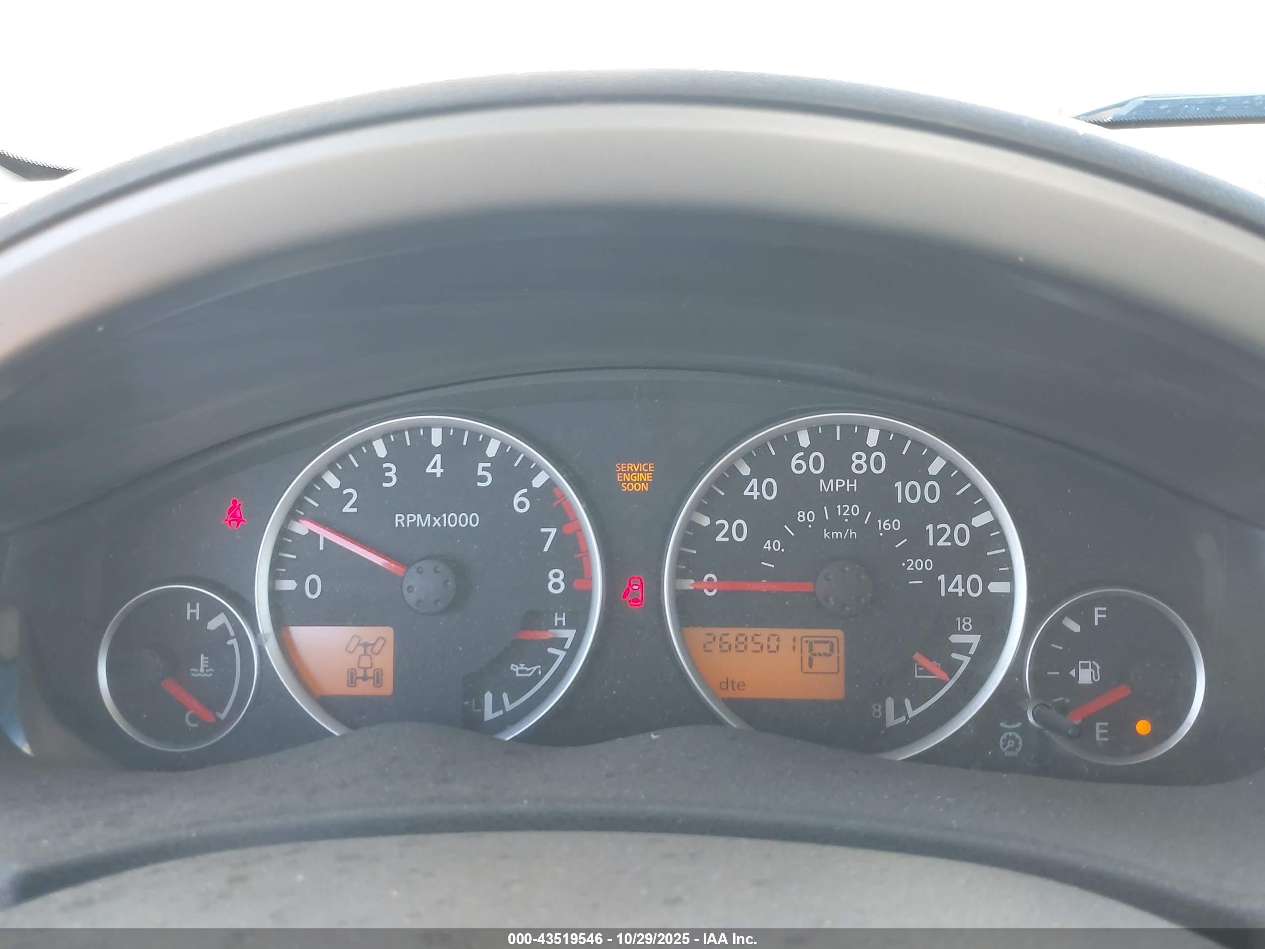 2005 Nissan Pathfinder Xe White vin: 5N1AR18W35C710309