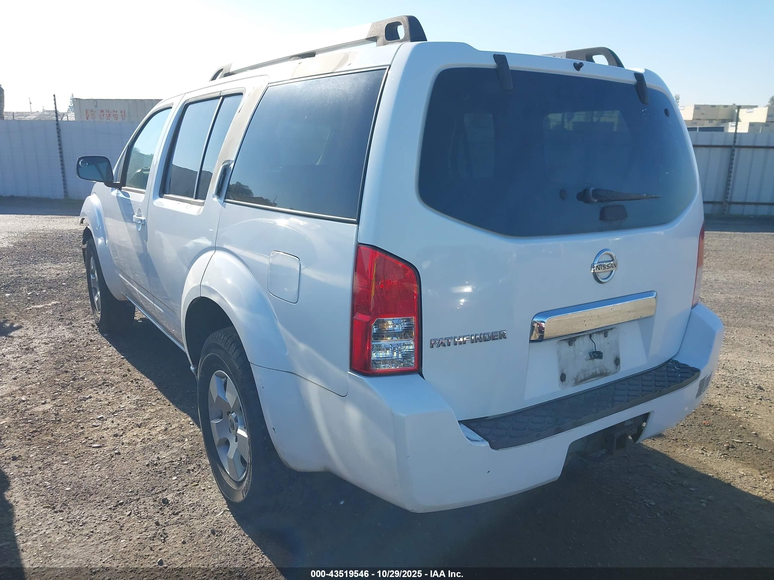 2005 Nissan Pathfinder Xe White vin: 5N1AR18W35C710309