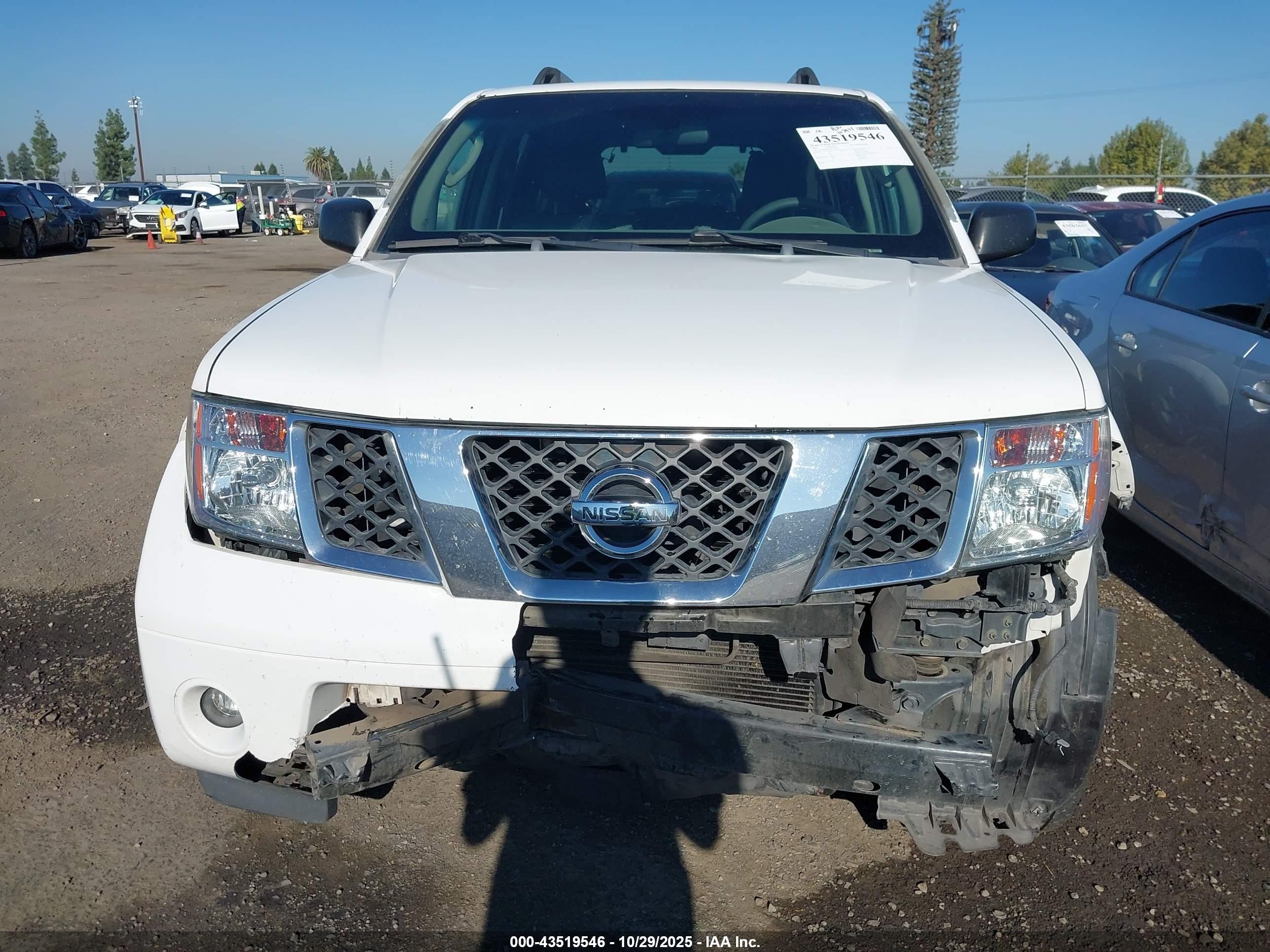 2005 Nissan Pathfinder Xe White vin: 5N1AR18W35C710309