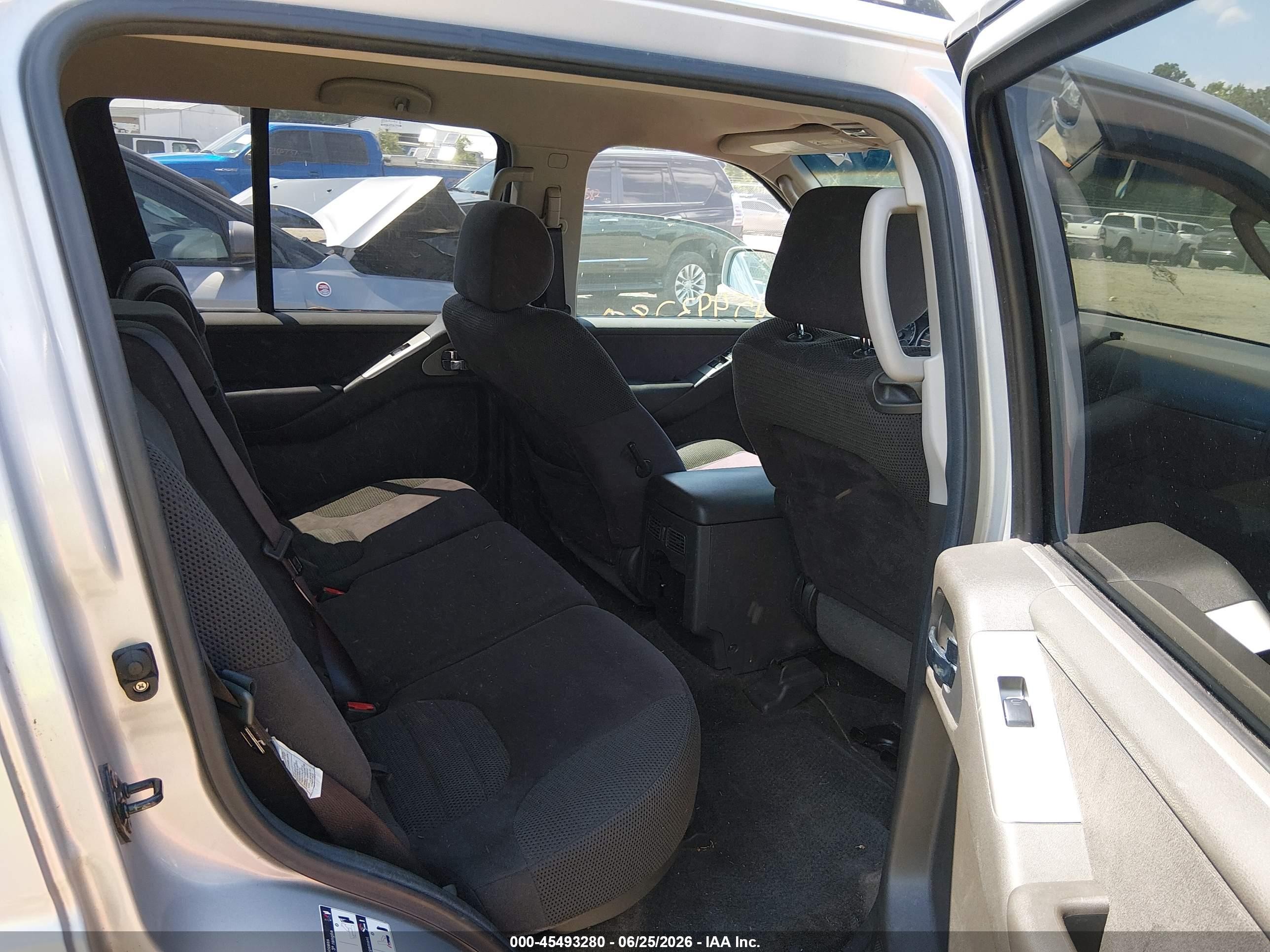 2005 Nissan Pathfinder Se Silver vin: 5N1AR18W35C727868