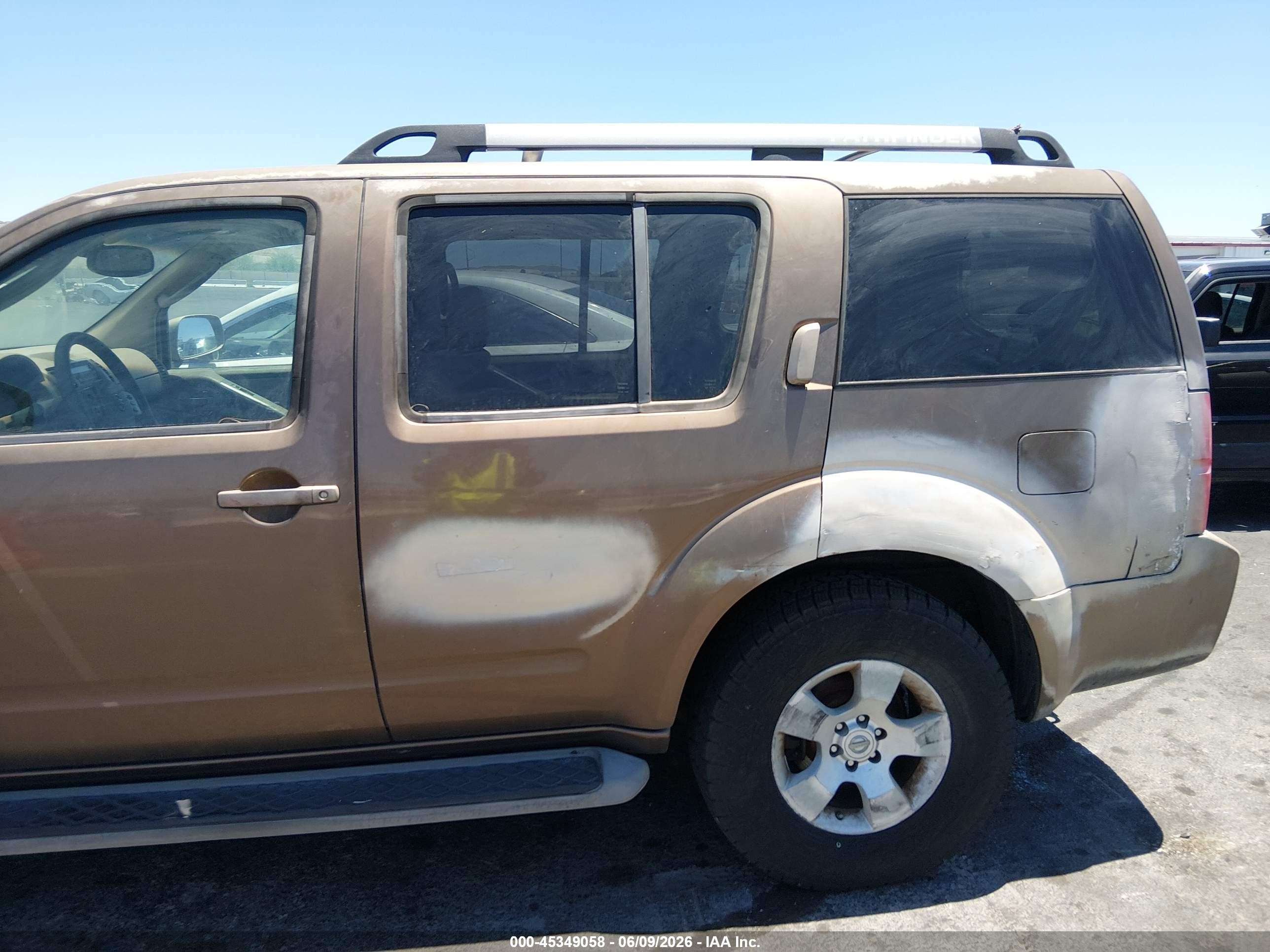 2005 Nissan Pathfinder Se Brown vin: 5N1AR18W35C744783