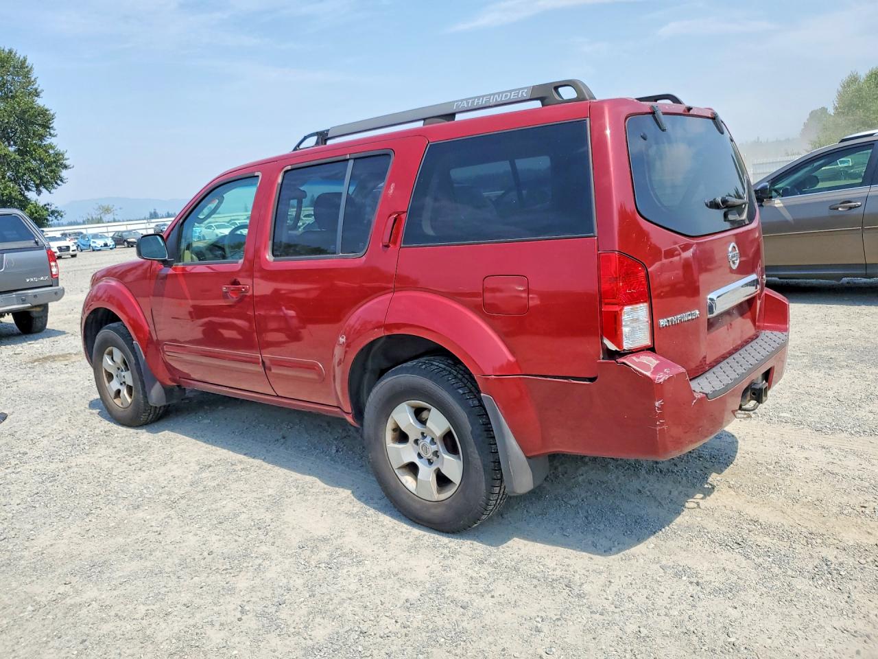 2005 Nissan Pathfinder Xe Red vin: 5N1AR18W35C769022