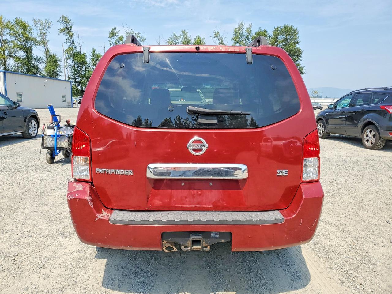 2005 Nissan Pathfinder Xe Red vin: 5N1AR18W35C769022