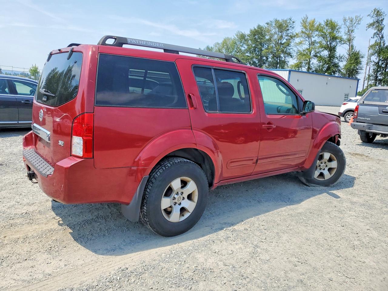 2005 Nissan Pathfinder Xe Red vin: 5N1AR18W35C769022