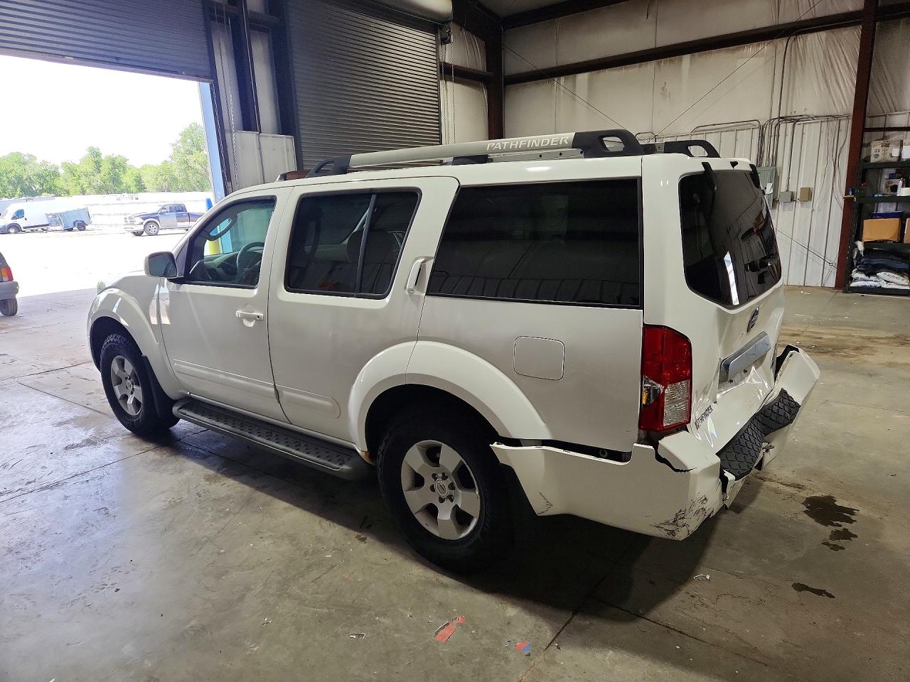 2005 Nissan Pathfinder Xe White vin: 5N1AR18W45C745747