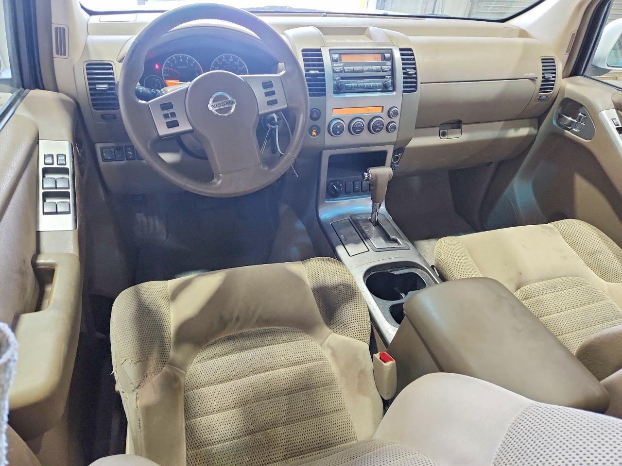 2005 Nissan Pathfinder Xe White vin: 5N1AR18W45C745747