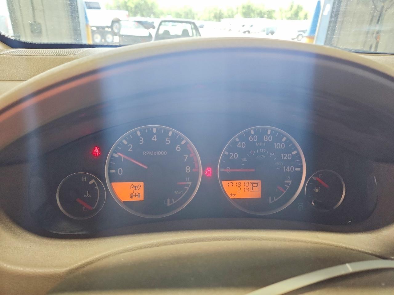 2005 Nissan Pathfinder Xe White vin: 5N1AR18W45C745747