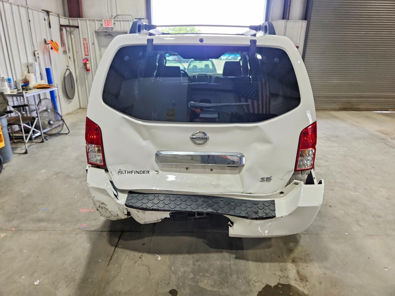 2005 Nissan Pathfinder Xe White vin: 5N1AR18W45C745747