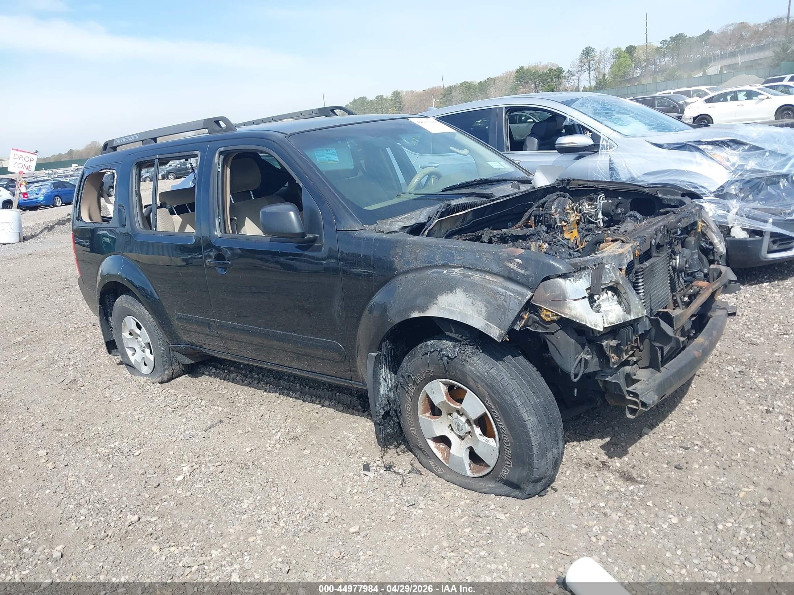 2005 Nissan Pathfinder Xe Black vin: 5N1AR18W45C754352