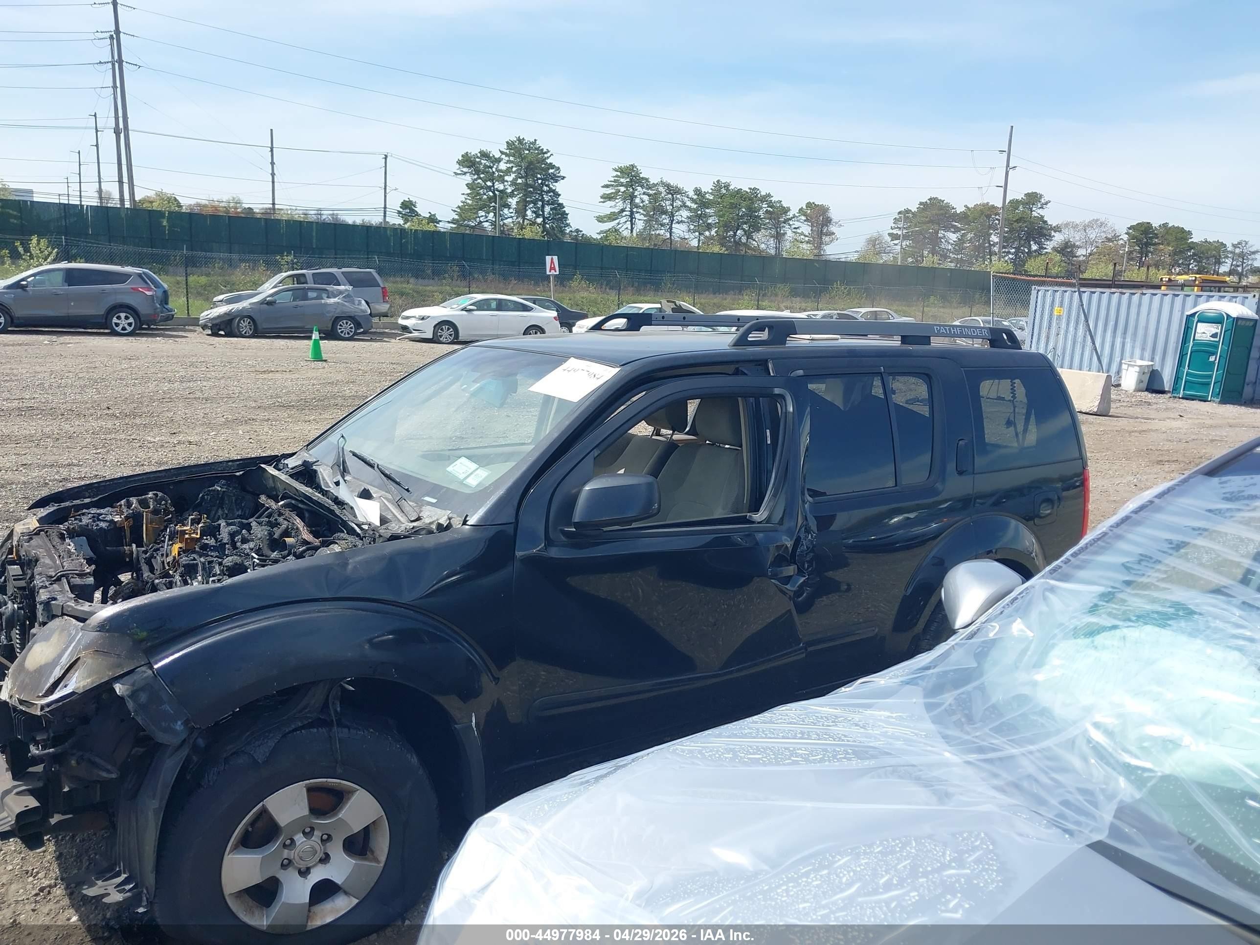 2005 Nissan Pathfinder Xe Black vin: 5N1AR18W45C754352