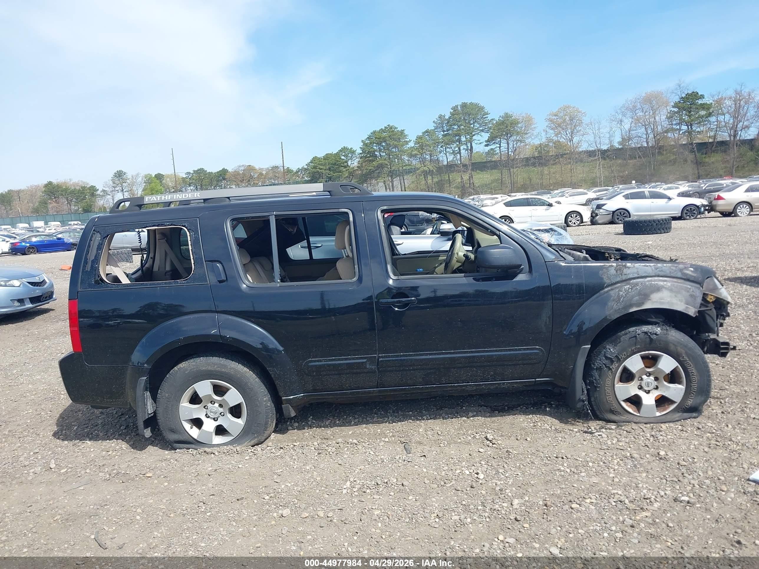 2005 Nissan Pathfinder Xe Black vin: 5N1AR18W45C754352